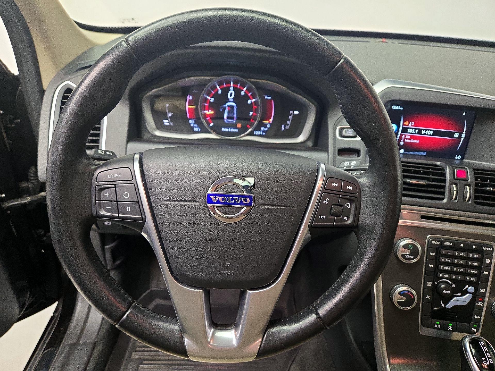 Thumbnail: 2016 Volvo XC60 - 10