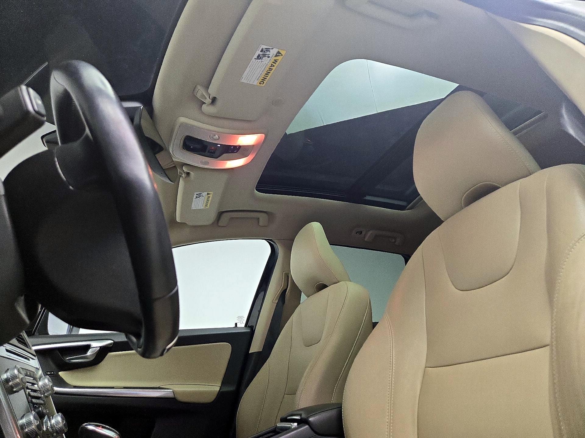 Thumbnail: 2016 Volvo XC60 - 18