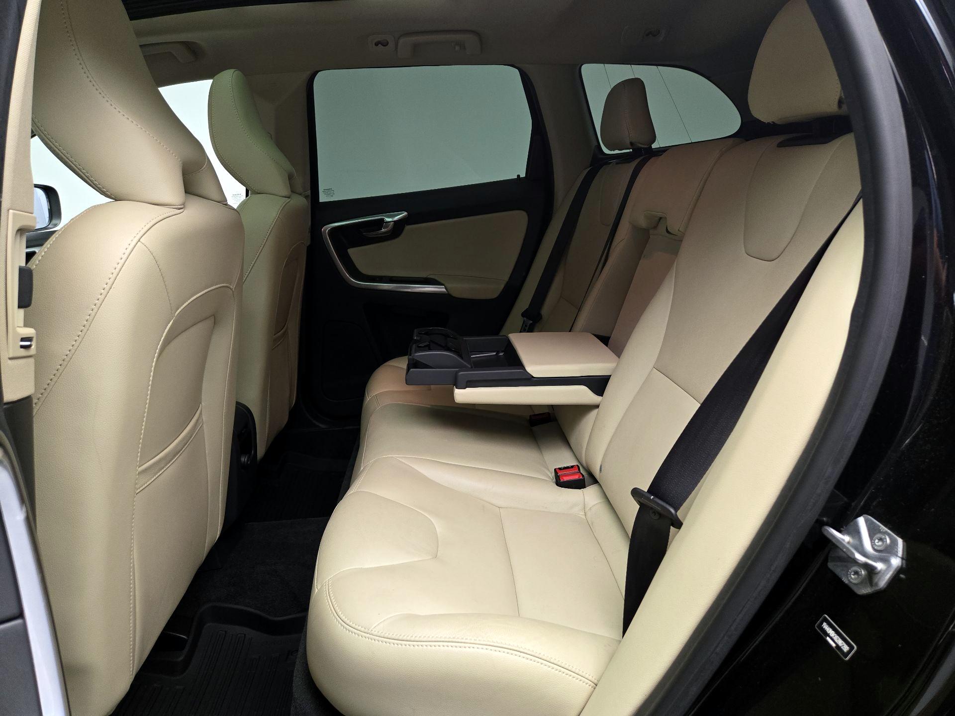 Thumbnail: 2016 Volvo XC60 - 19