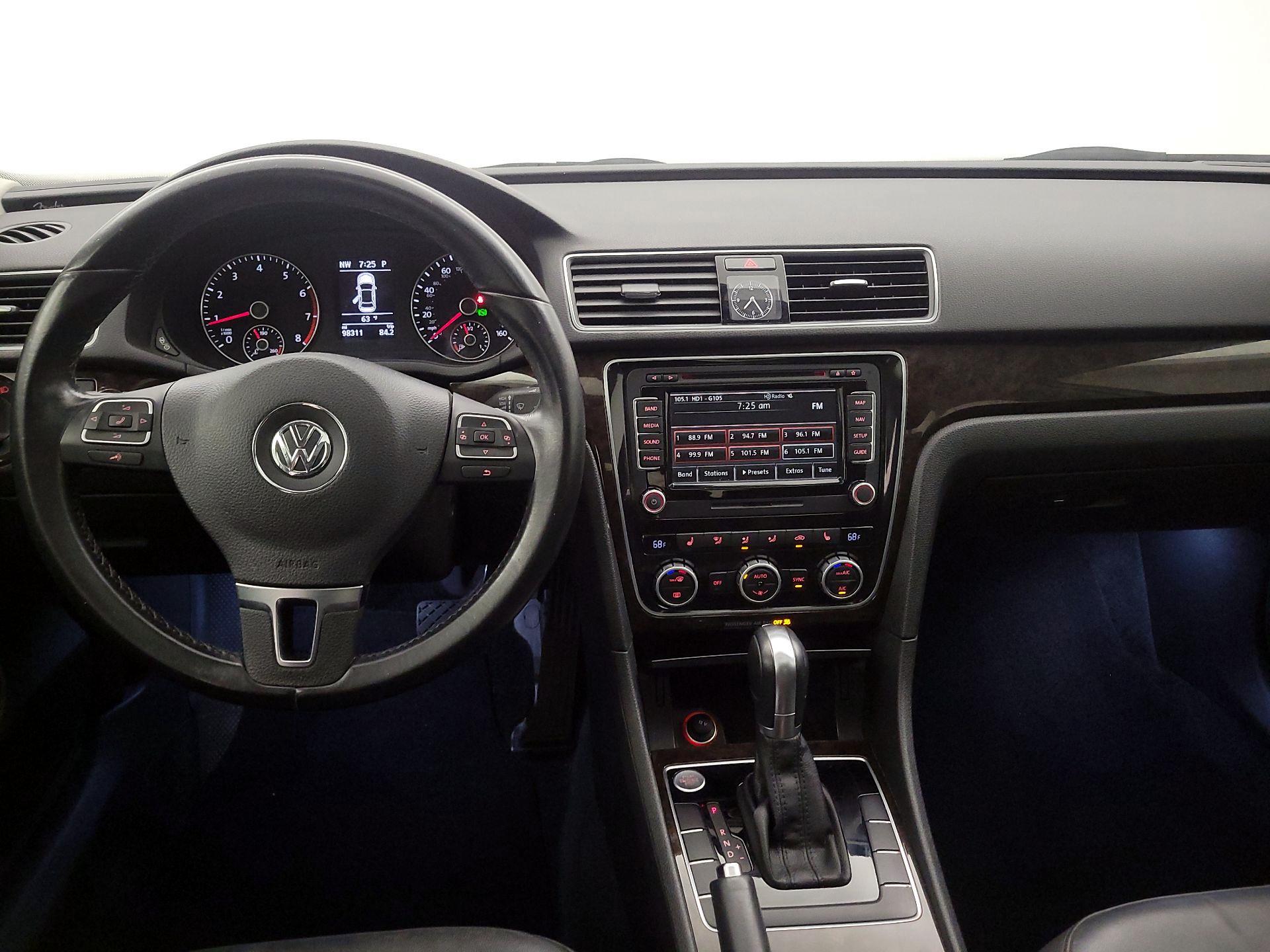 Thumbnail: 2015 Volkswagen Passat - 9