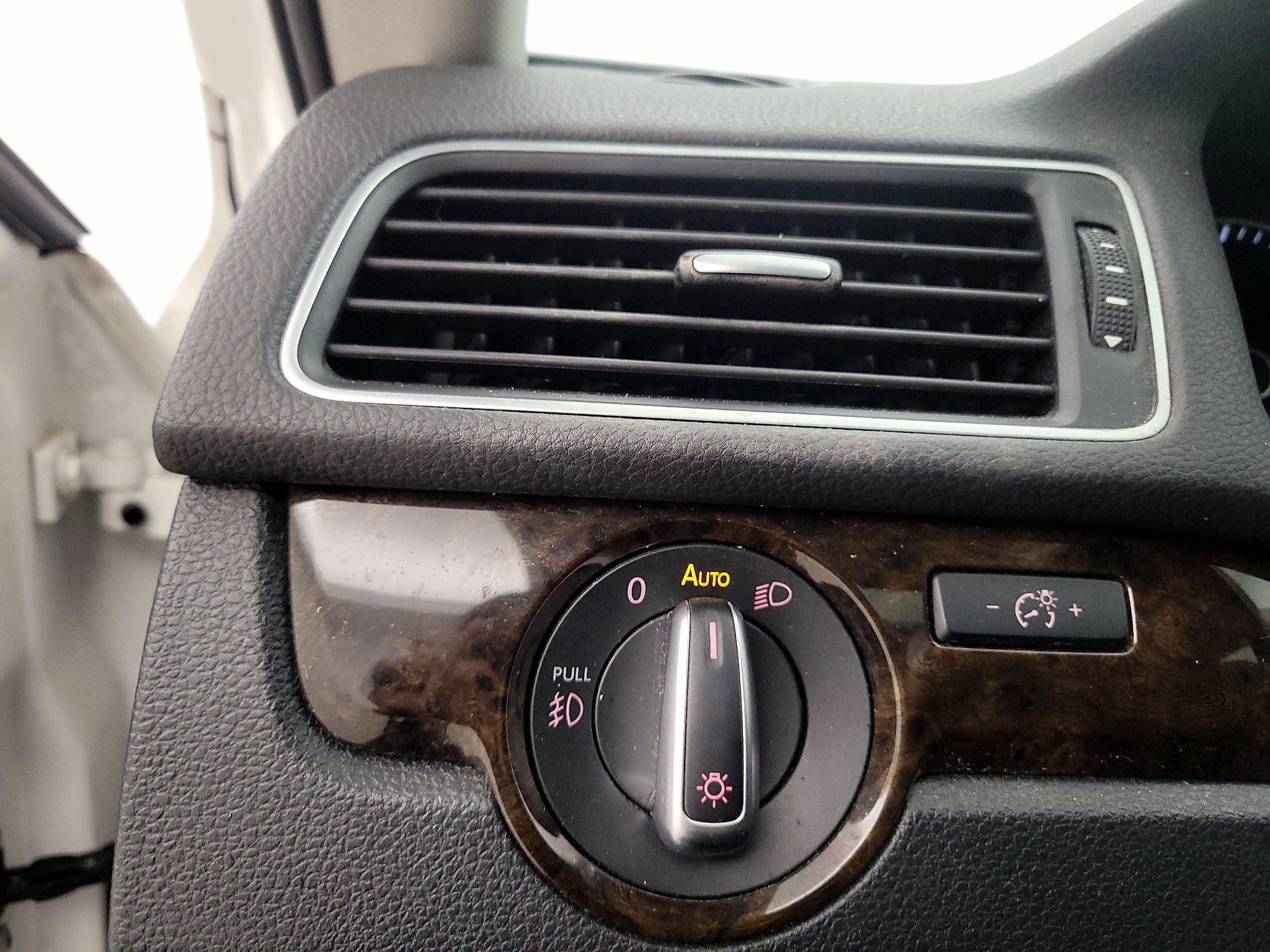 Thumbnail: 2015 Volkswagen Passat - 13