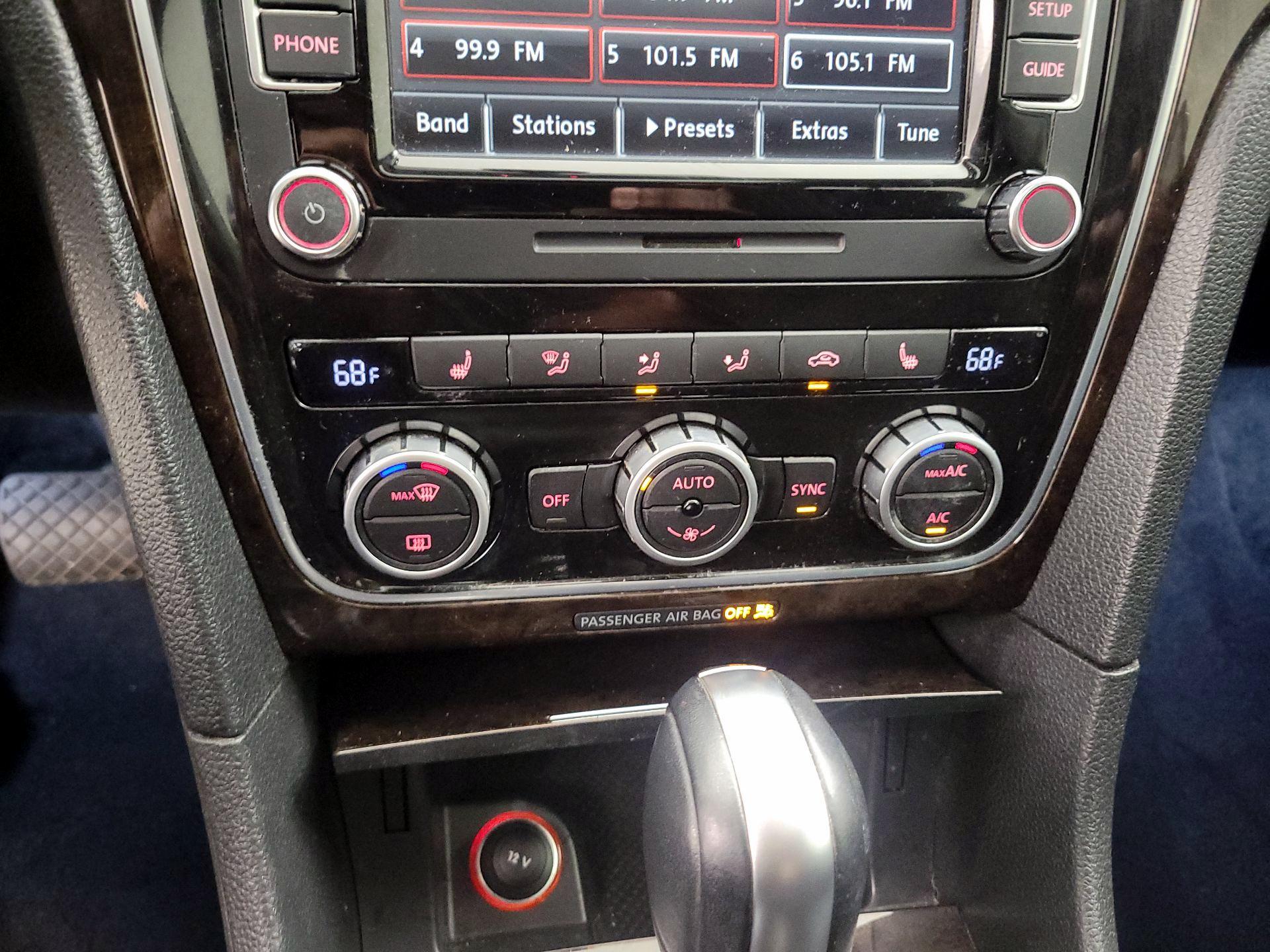 Thumbnail: 2015 Volkswagen Passat - 16