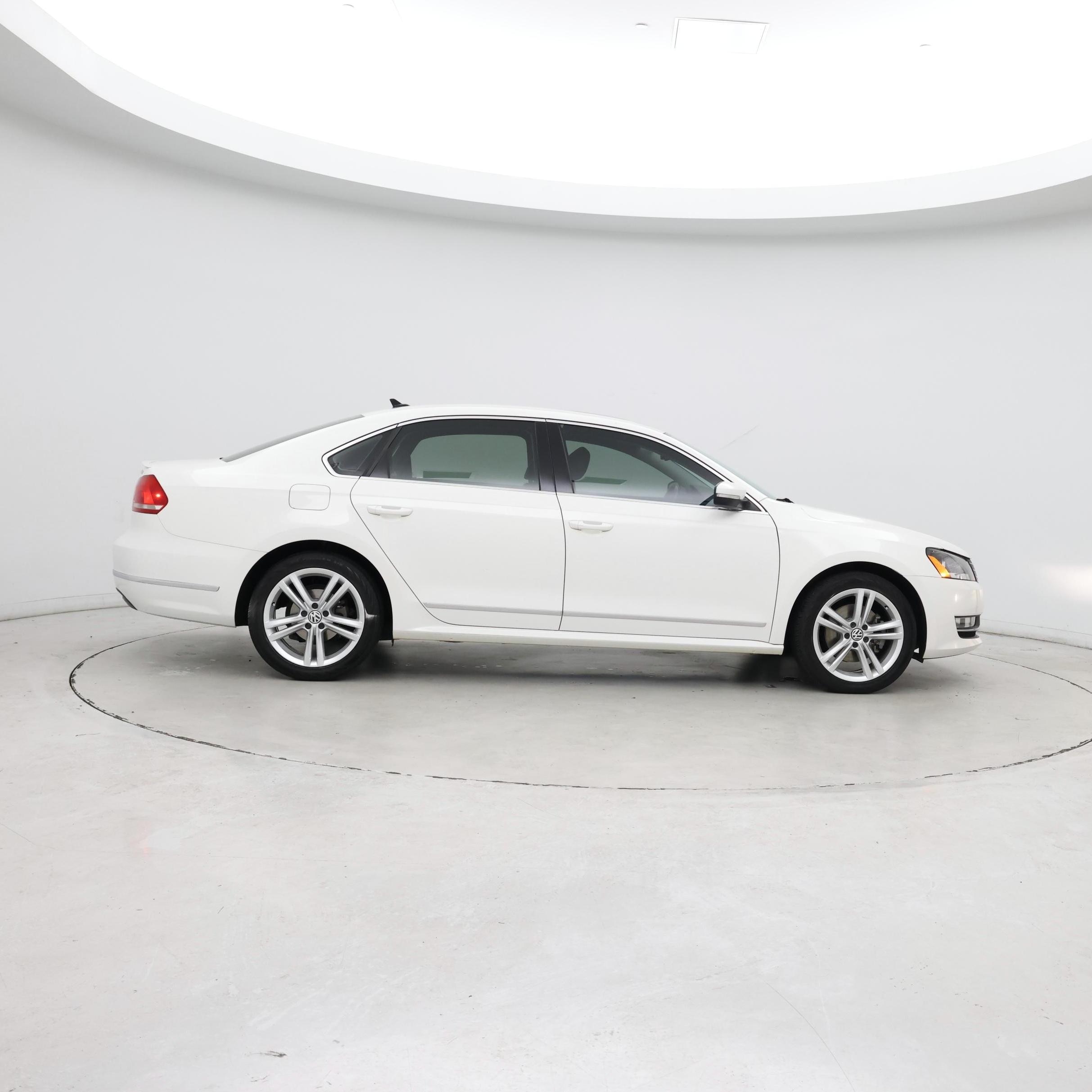 Thumbnail: 2015 Volkswagen Passat - 7