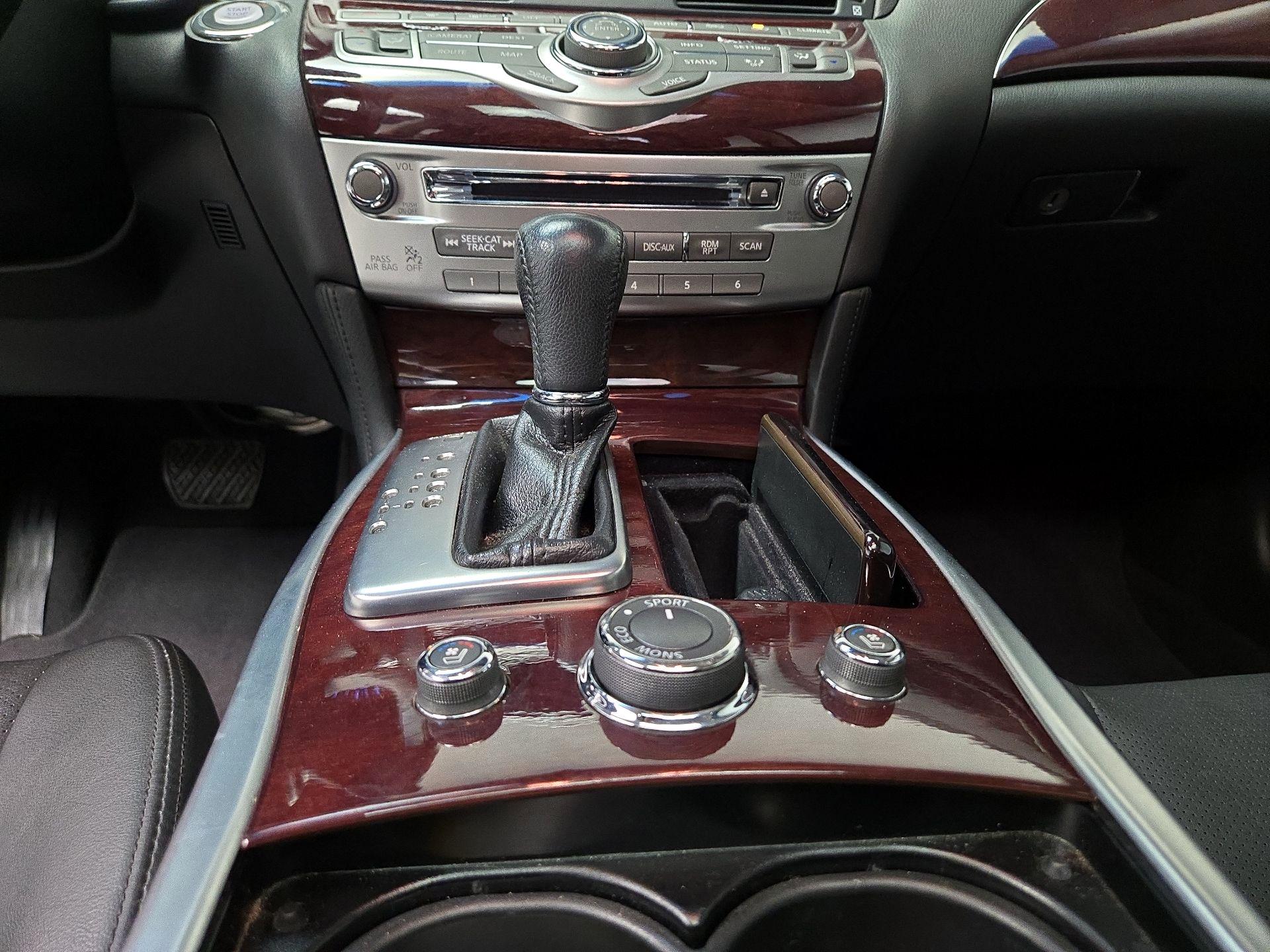 Thumbnail: 2017 INFINITI Q70 - 18