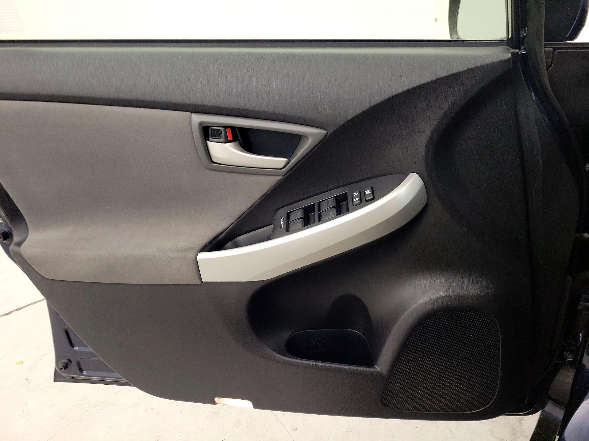 Thumbnail: 2015 Toyota Prius - 12