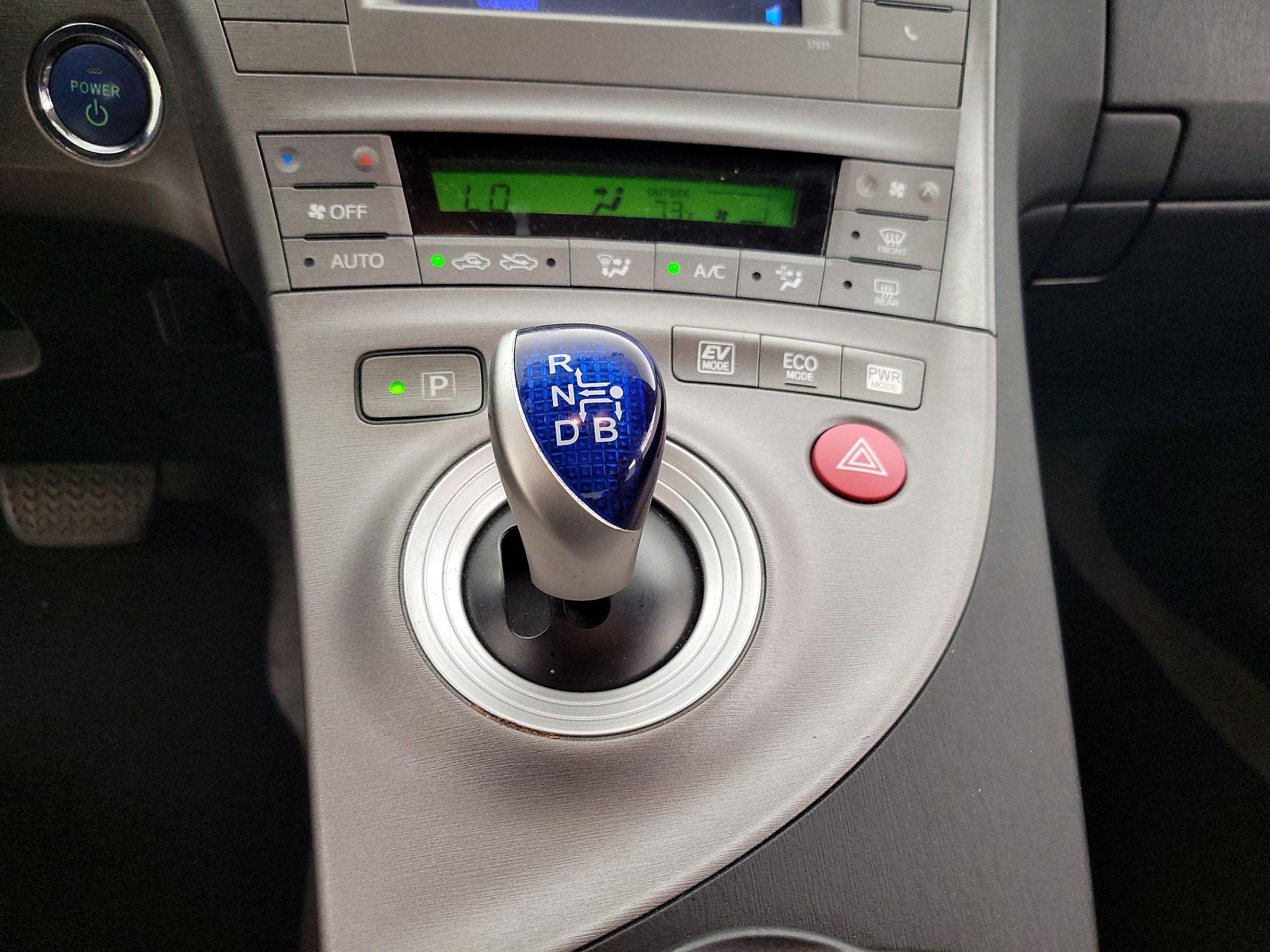 Thumbnail: 2015 Toyota Prius - 17