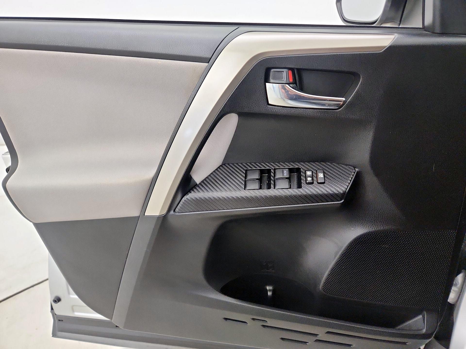 Thumbnail: 2015 Toyota RAV4 - 12