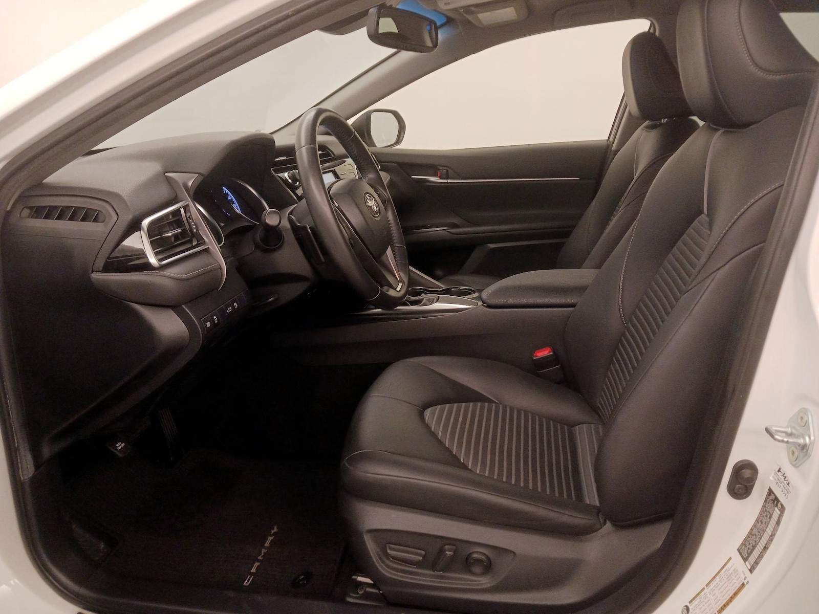 2018 Toyota Camry SE - Photo 12