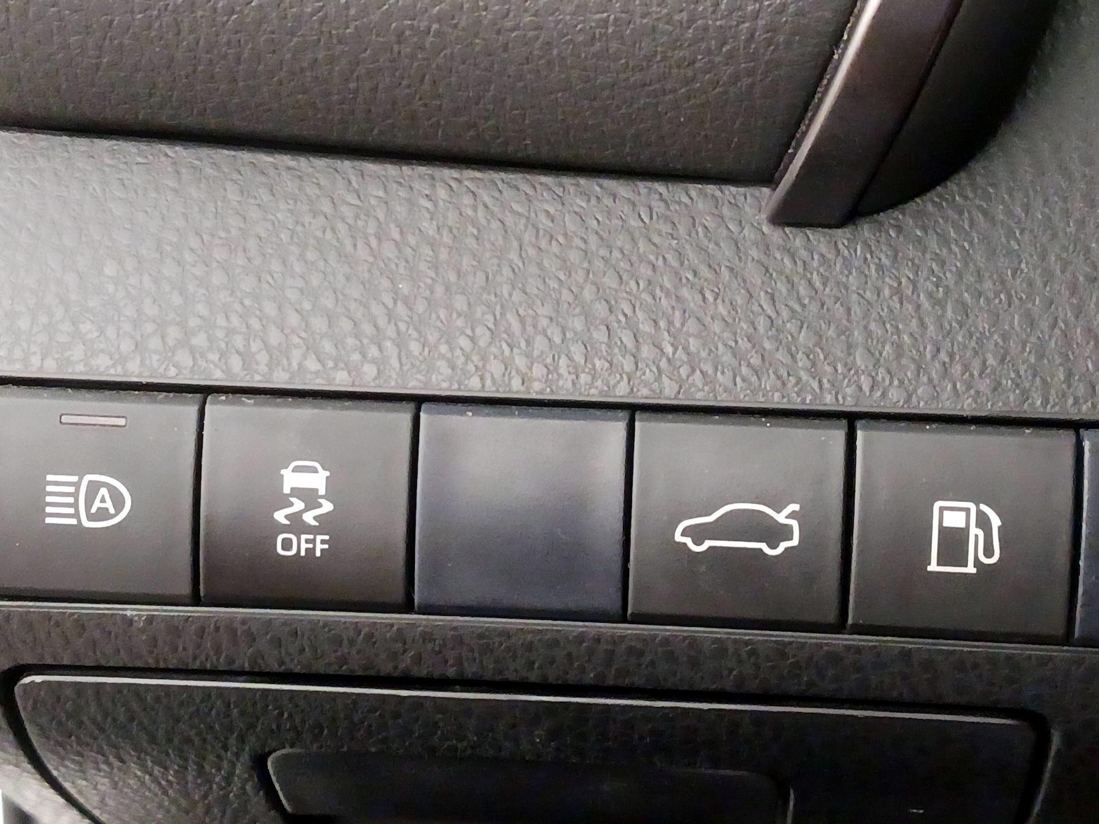 2018 Toyota Camry SE - Photo 14