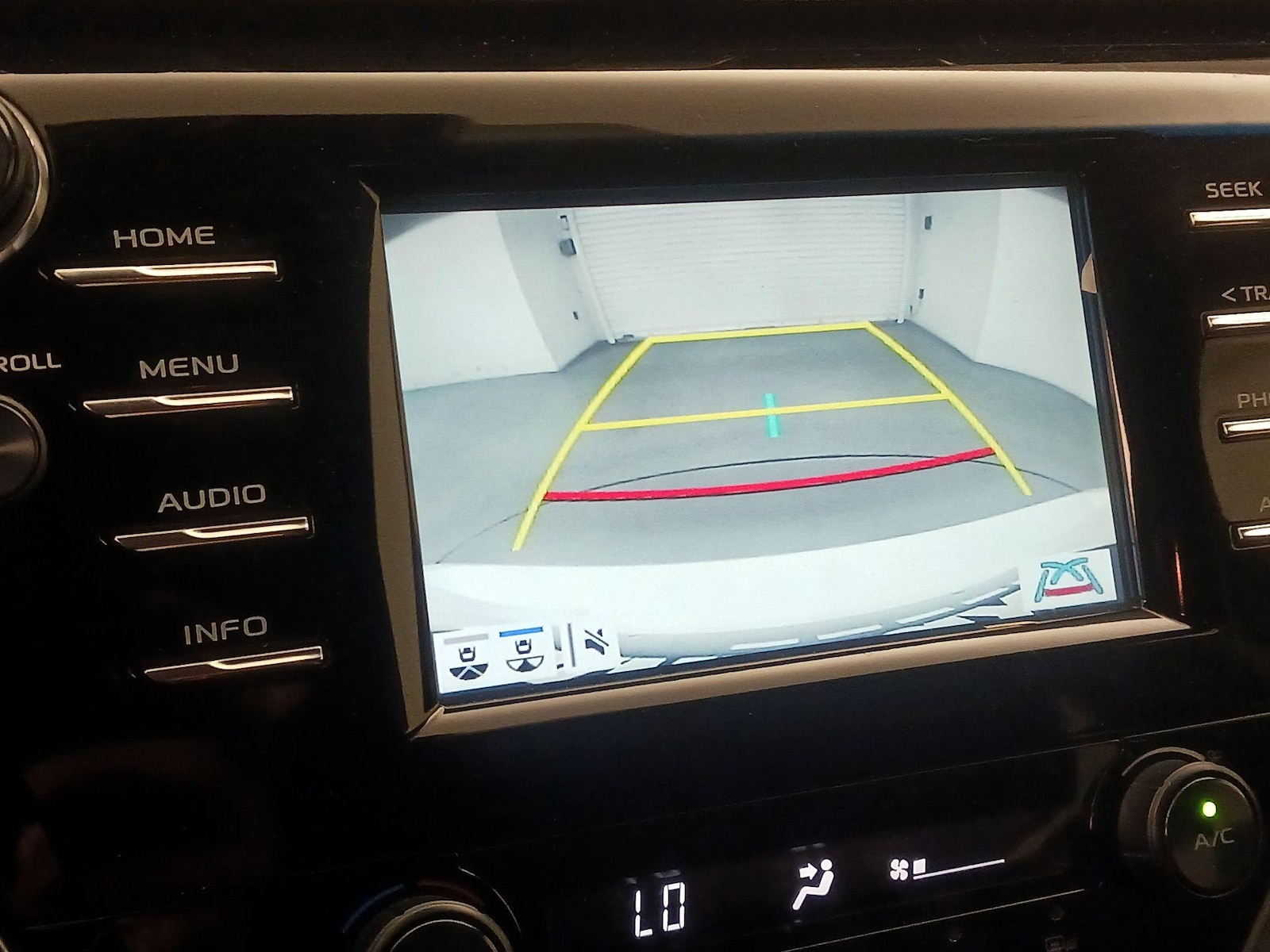 2018 Toyota Camry SE - Photo 15