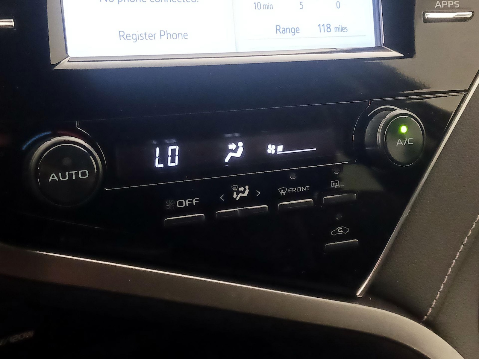 2018 Toyota Camry SE - Photo 17