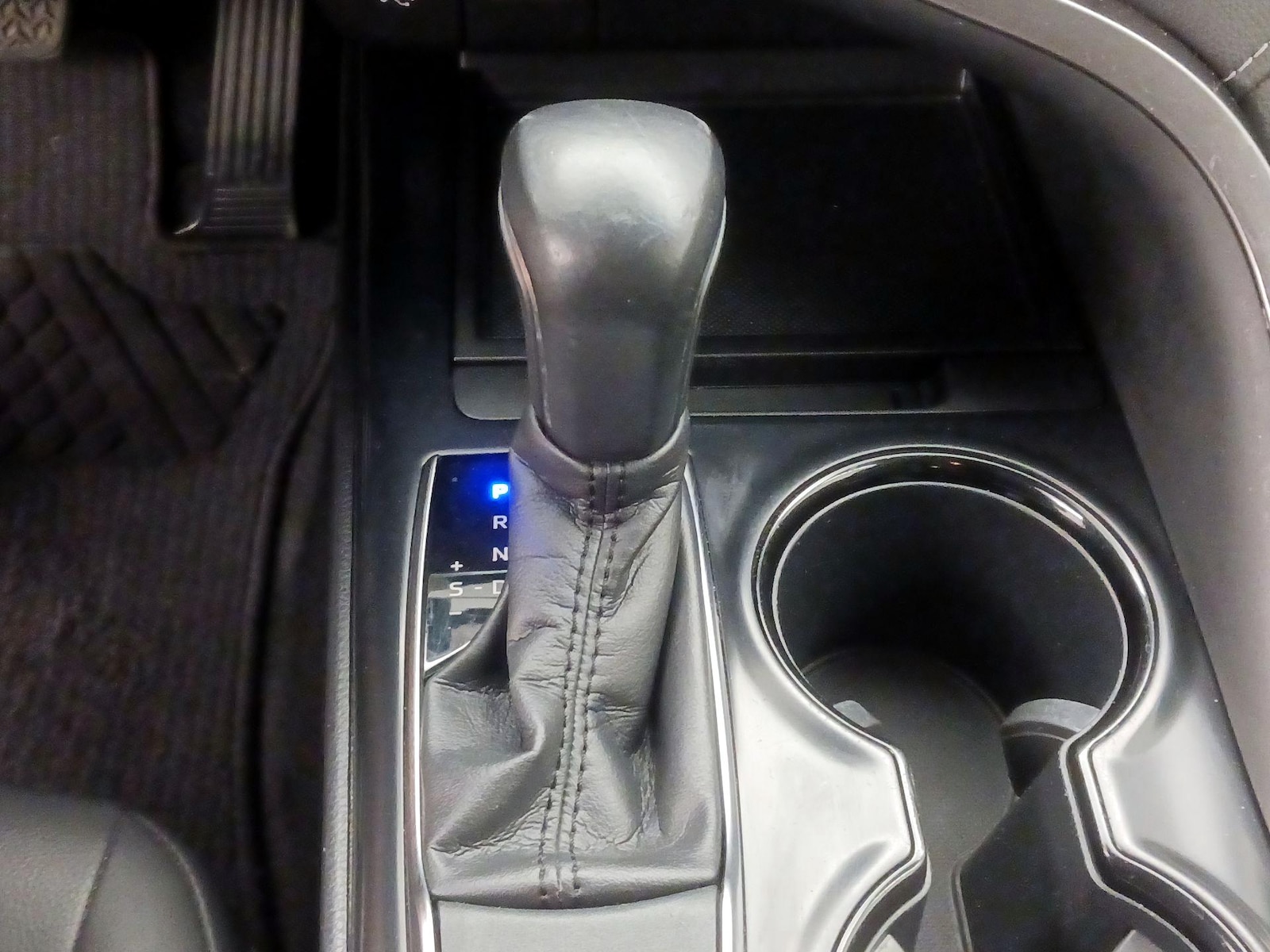 2018 Toyota Camry SE - Photo 18