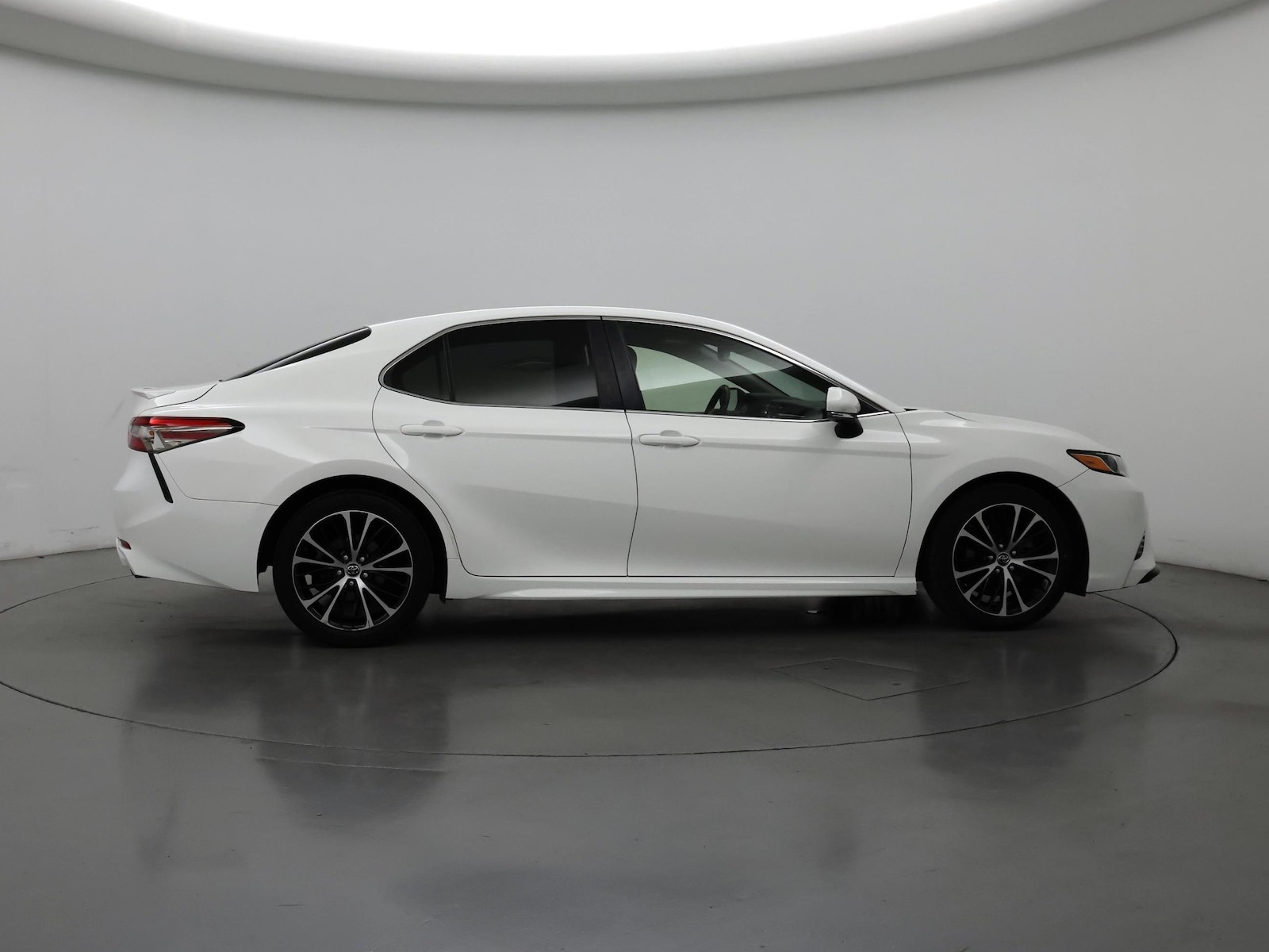 2018 Toyota Camry SE - Photo 8