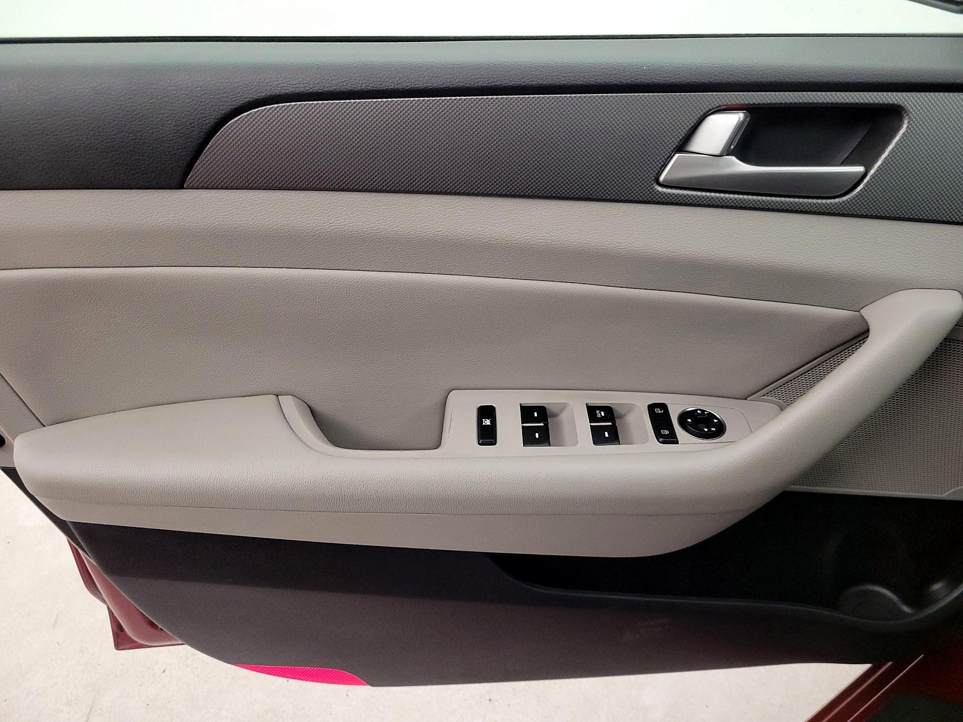 Thumbnail: 2015 Hyundai Sonata - 12