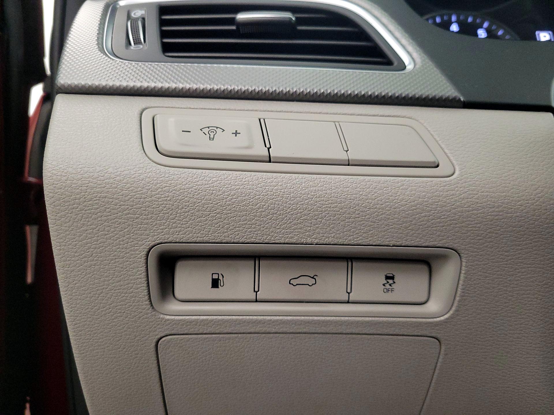 Thumbnail: 2015 Hyundai Sonata - 13