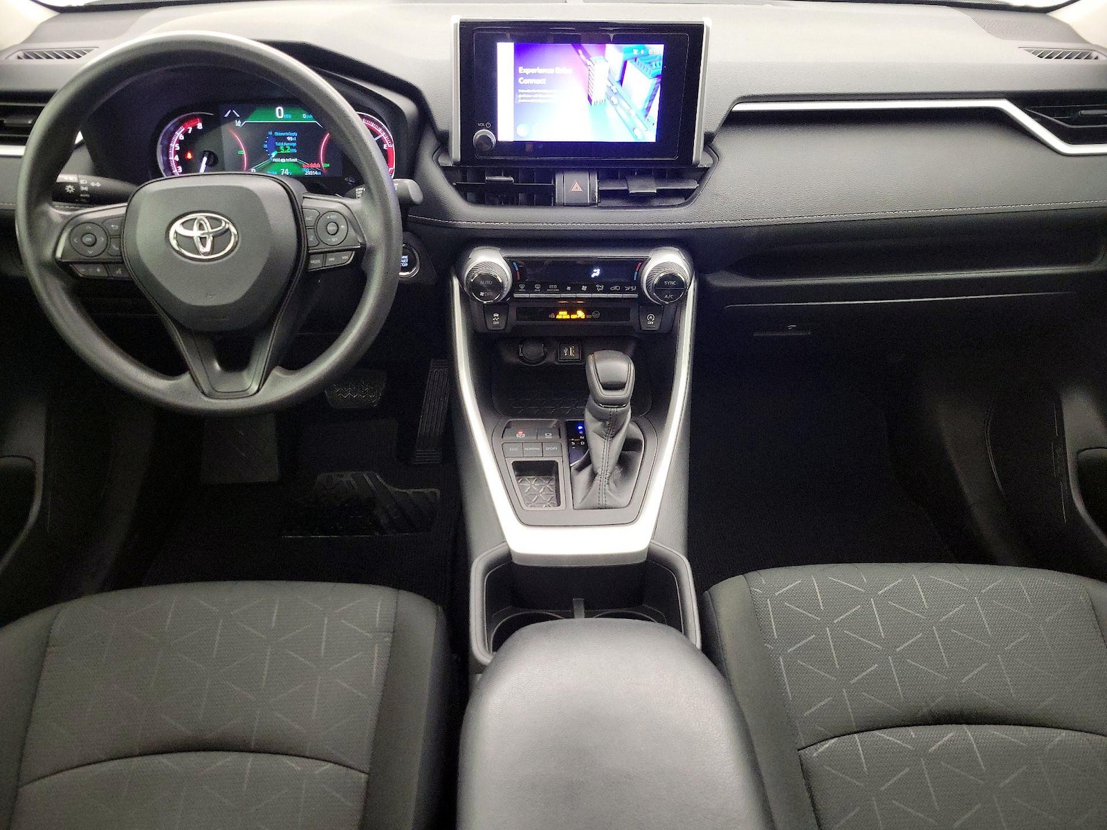 2024 Toyota RAV4 XLE - Photo 10