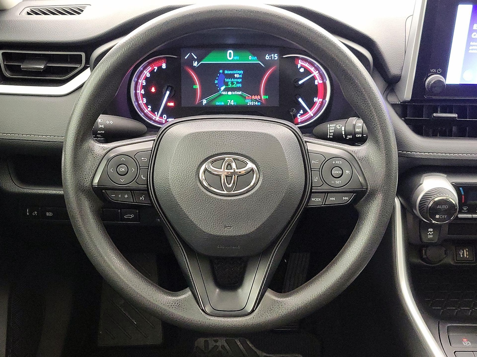 2024 Toyota RAV4 XLE - Photo 11