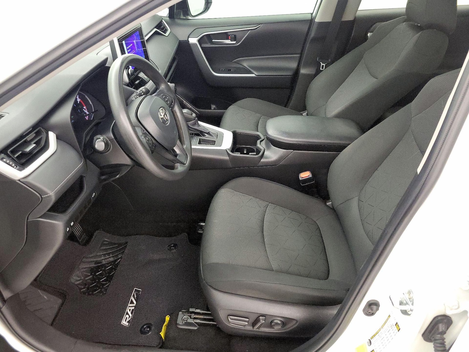 2024 Toyota RAV4 XLE - Photo 12