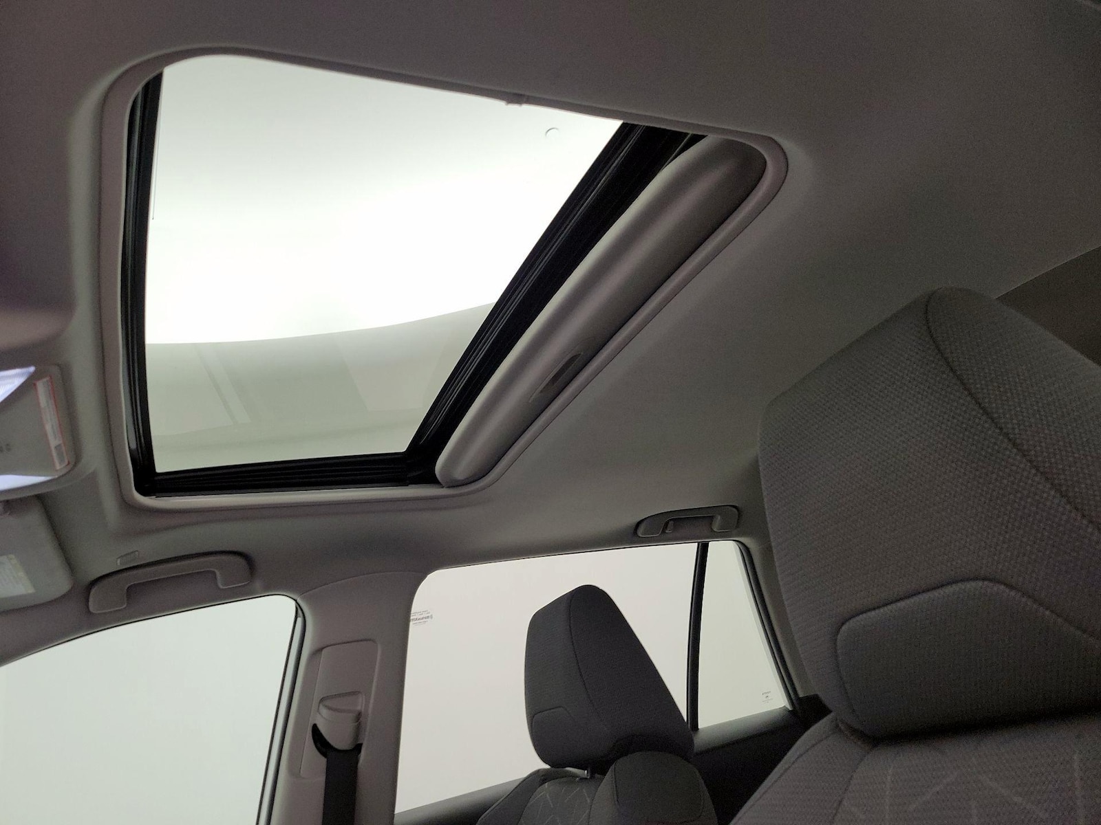 2024 Toyota RAV4 XLE - Photo 21