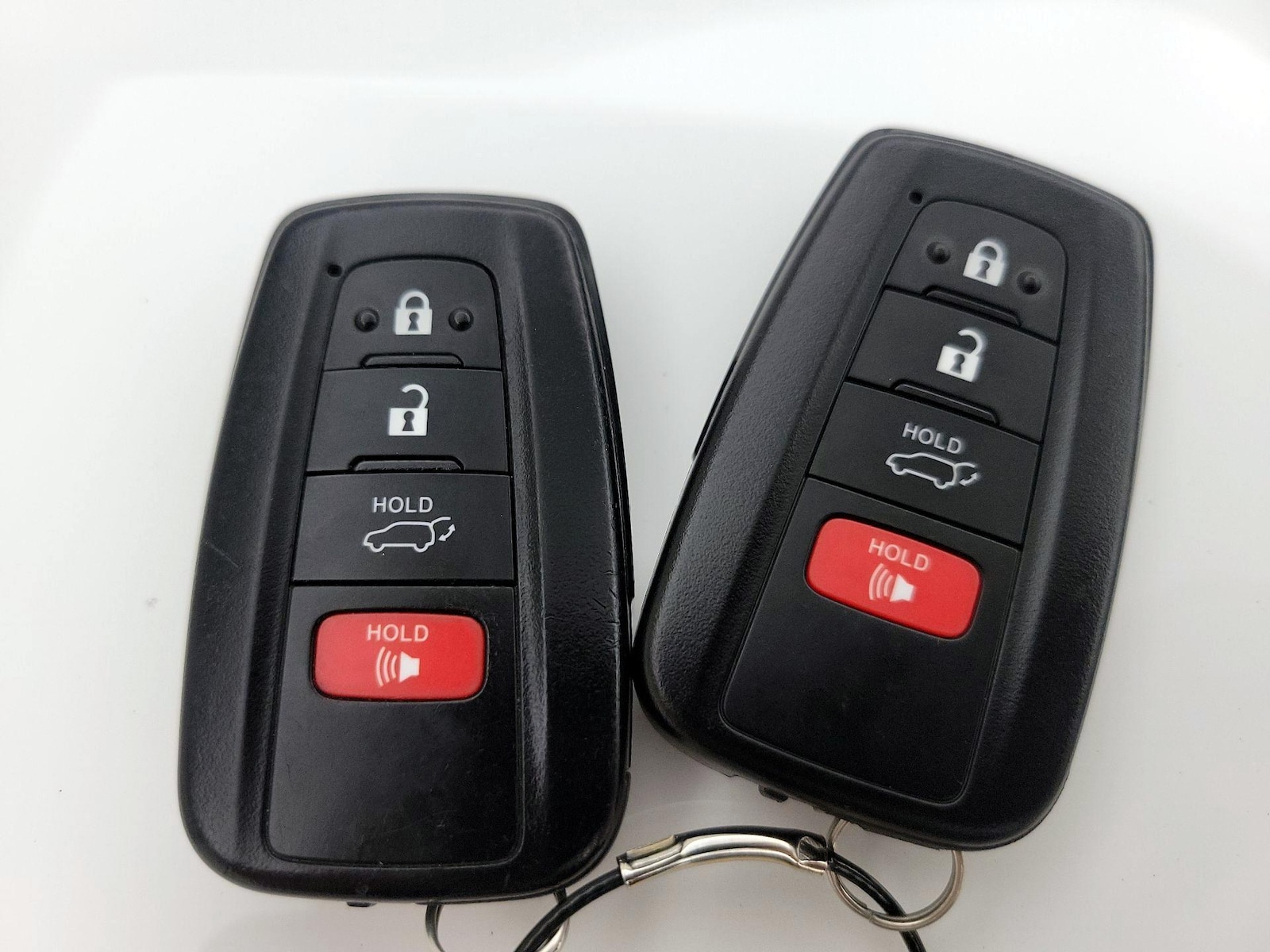 2024 Toyota RAV4 XLE - Photo 25