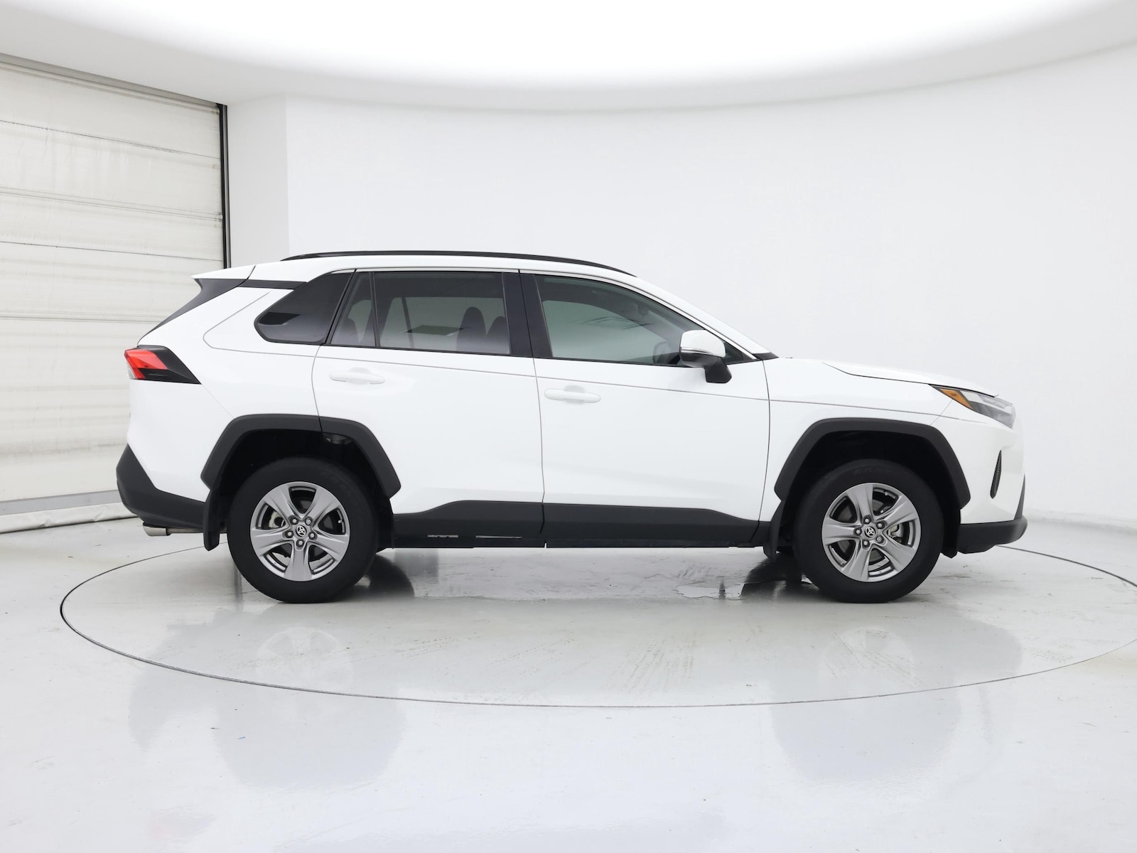 2024 Toyota RAV4 XLE - Photo 8
