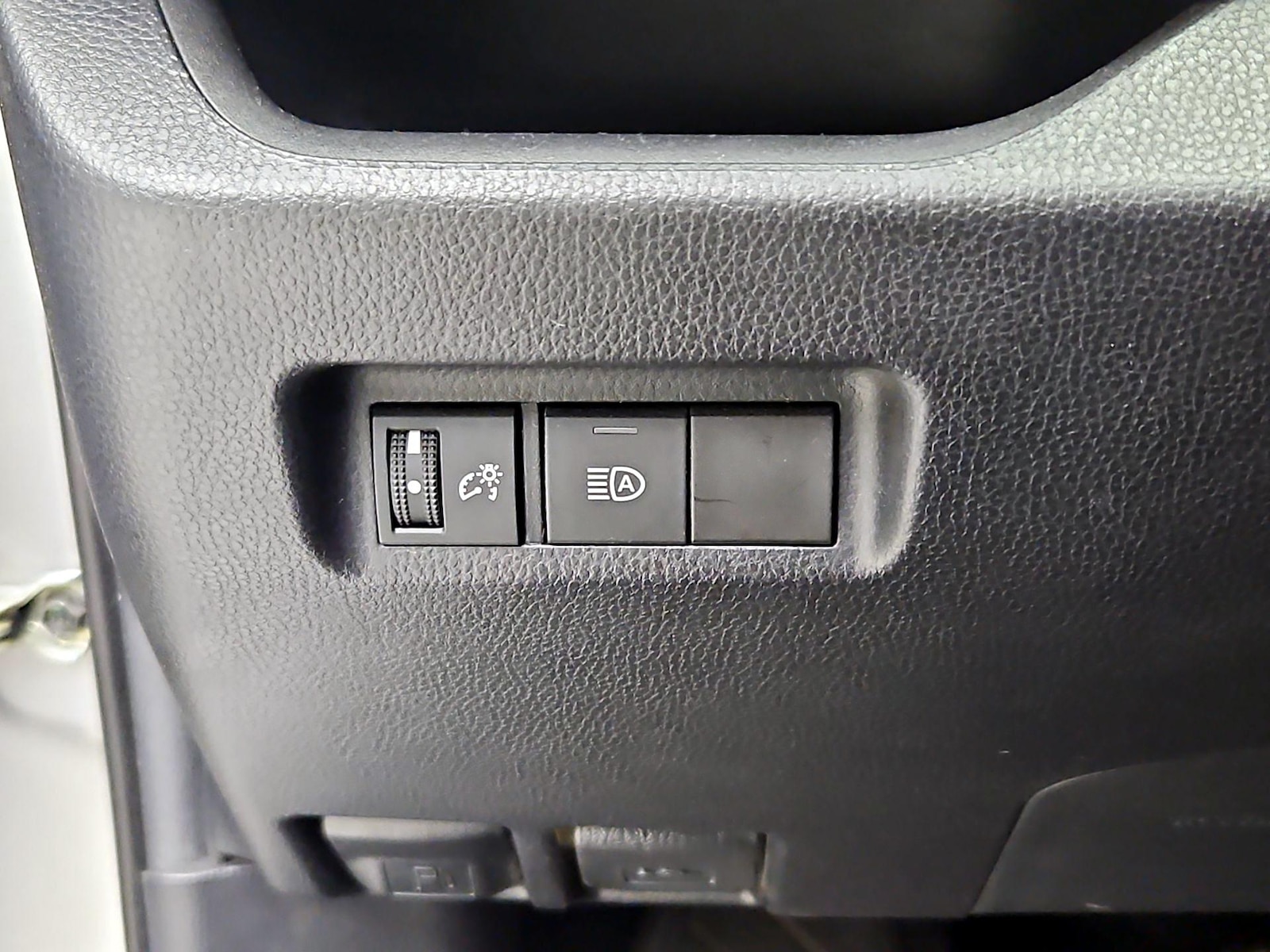2021 Toyota RAV4 LE - Photo 14