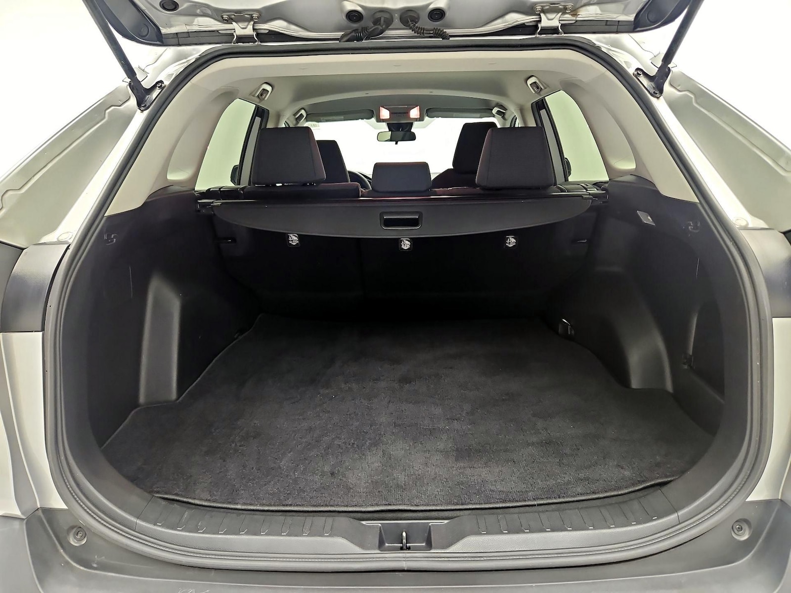 2021 Toyota RAV4 LE - Photo 21