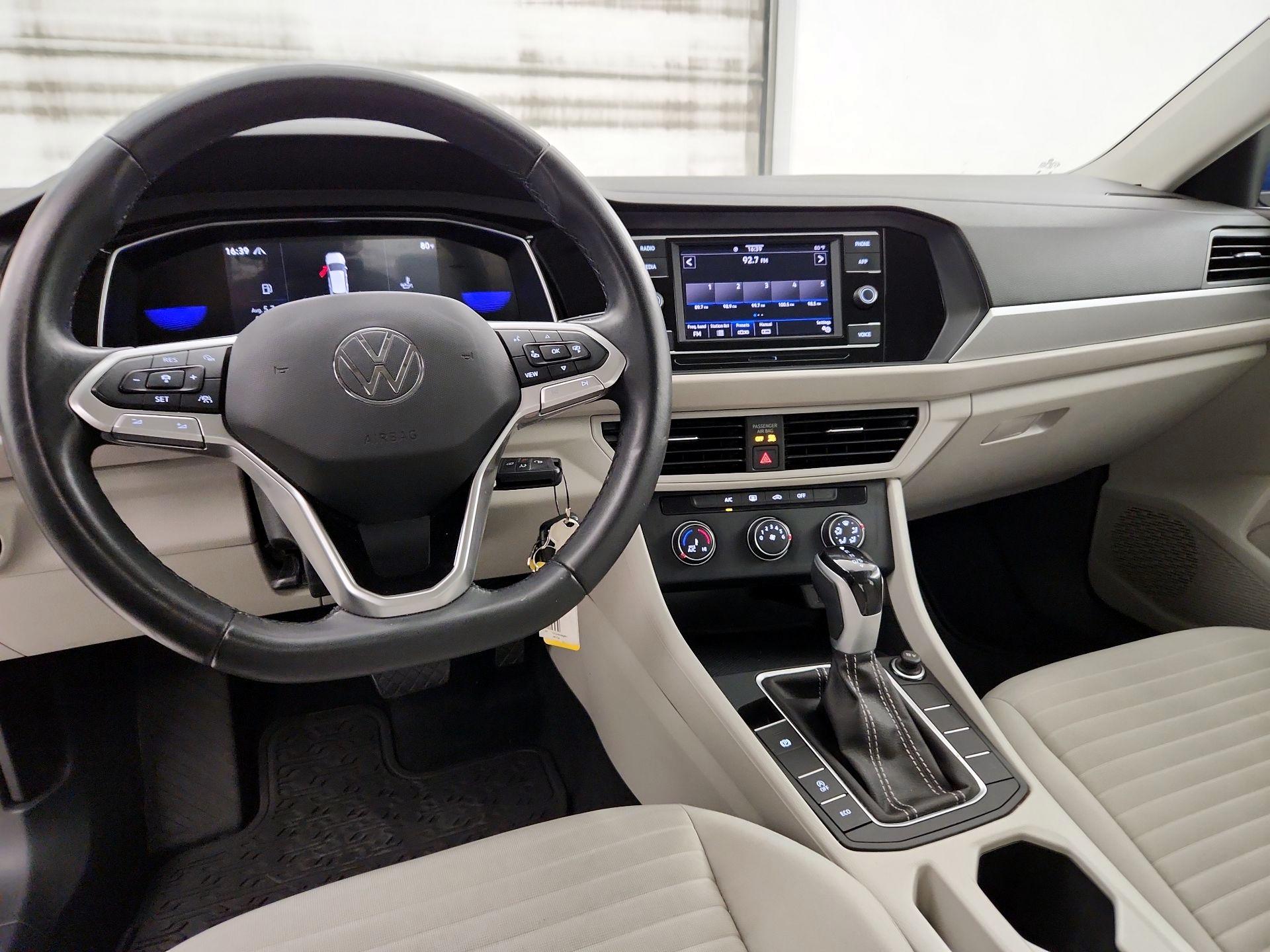 Thumbnail: 2024 Volkswagen Jetta - 9