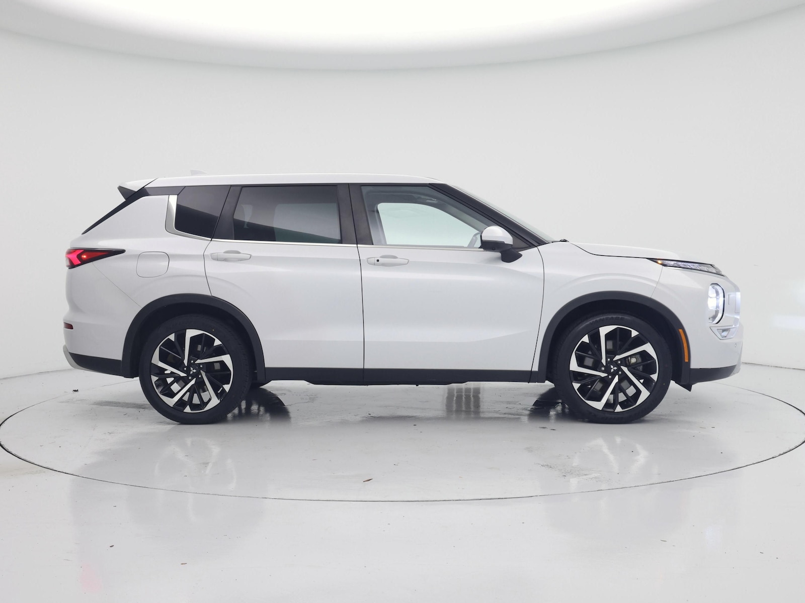 2022 Mitsubishi Outlander SE - Photo 8