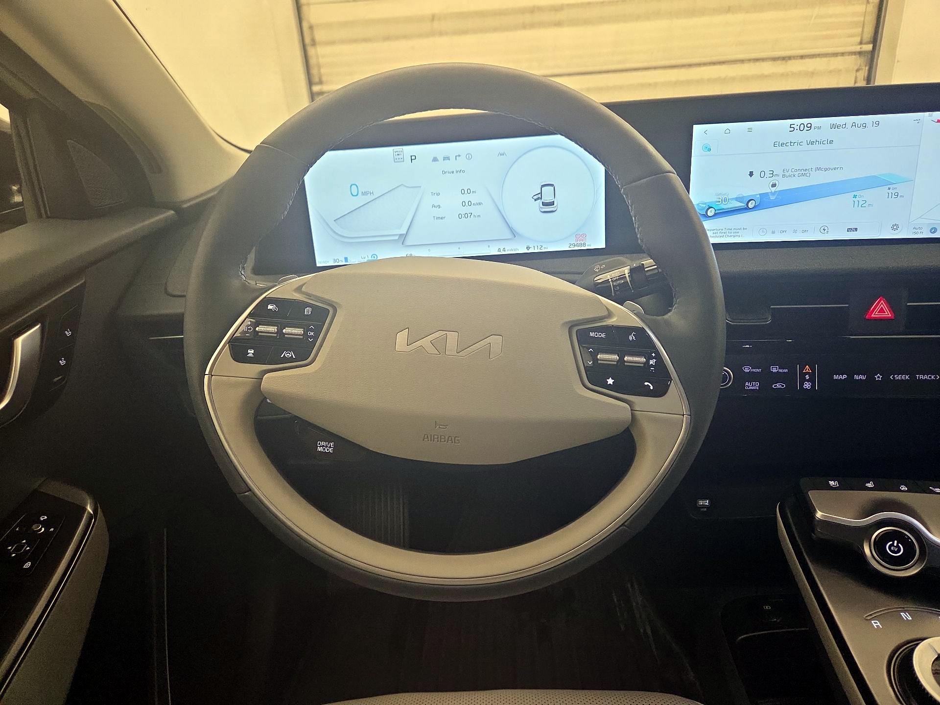 Thumbnail: 2022 Kia EV6 - 10
