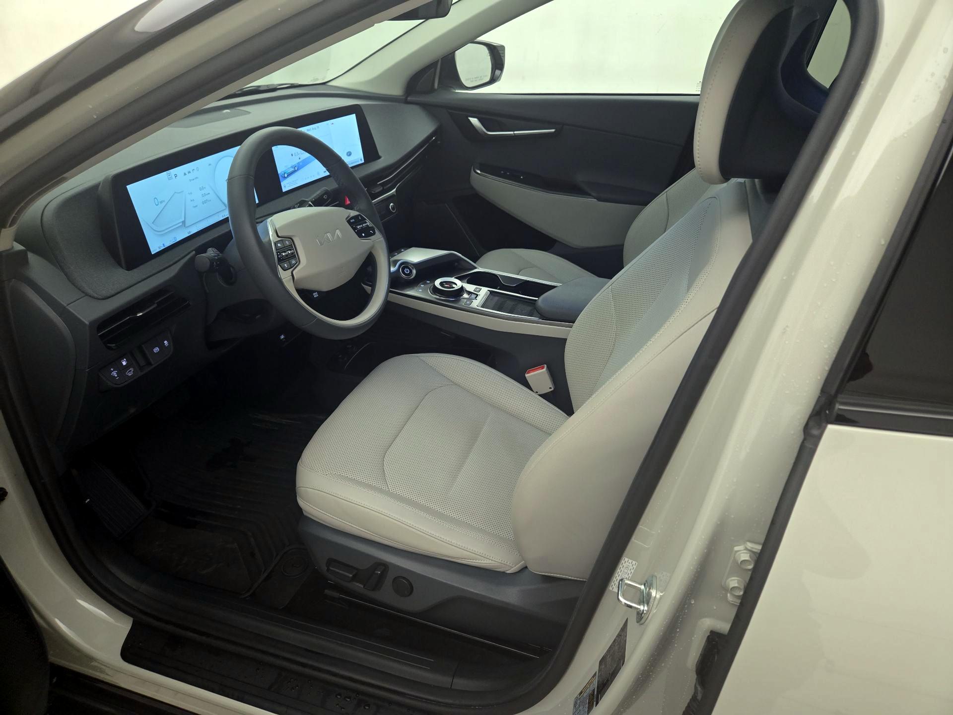 Thumbnail: 2022 Kia EV6 - 11