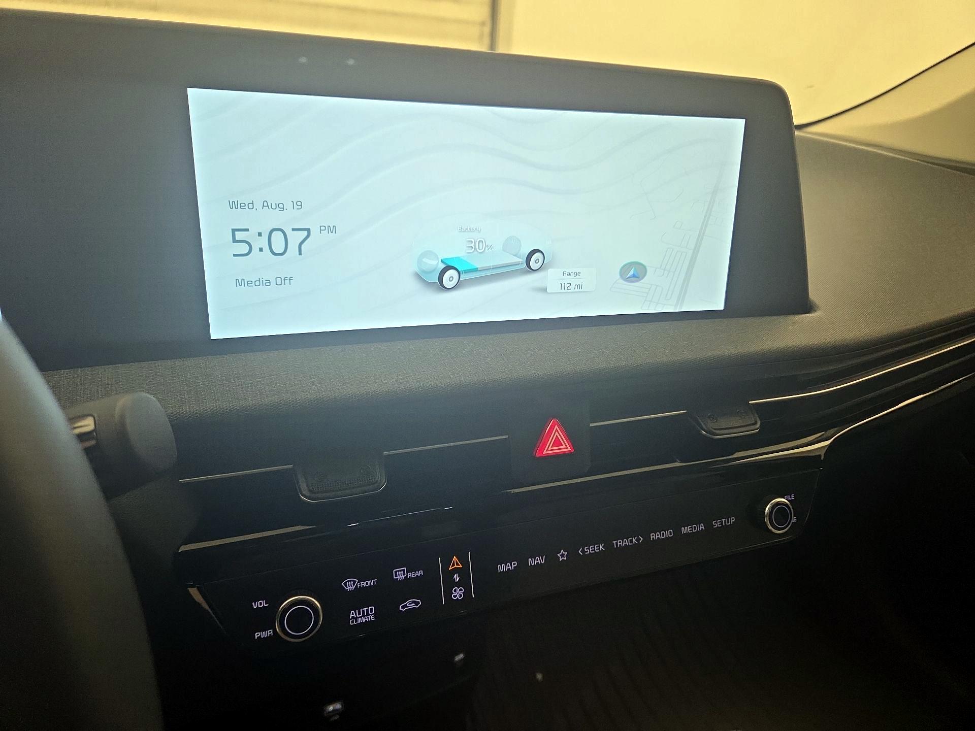 Thumbnail: 2022 Kia EV6 - 16