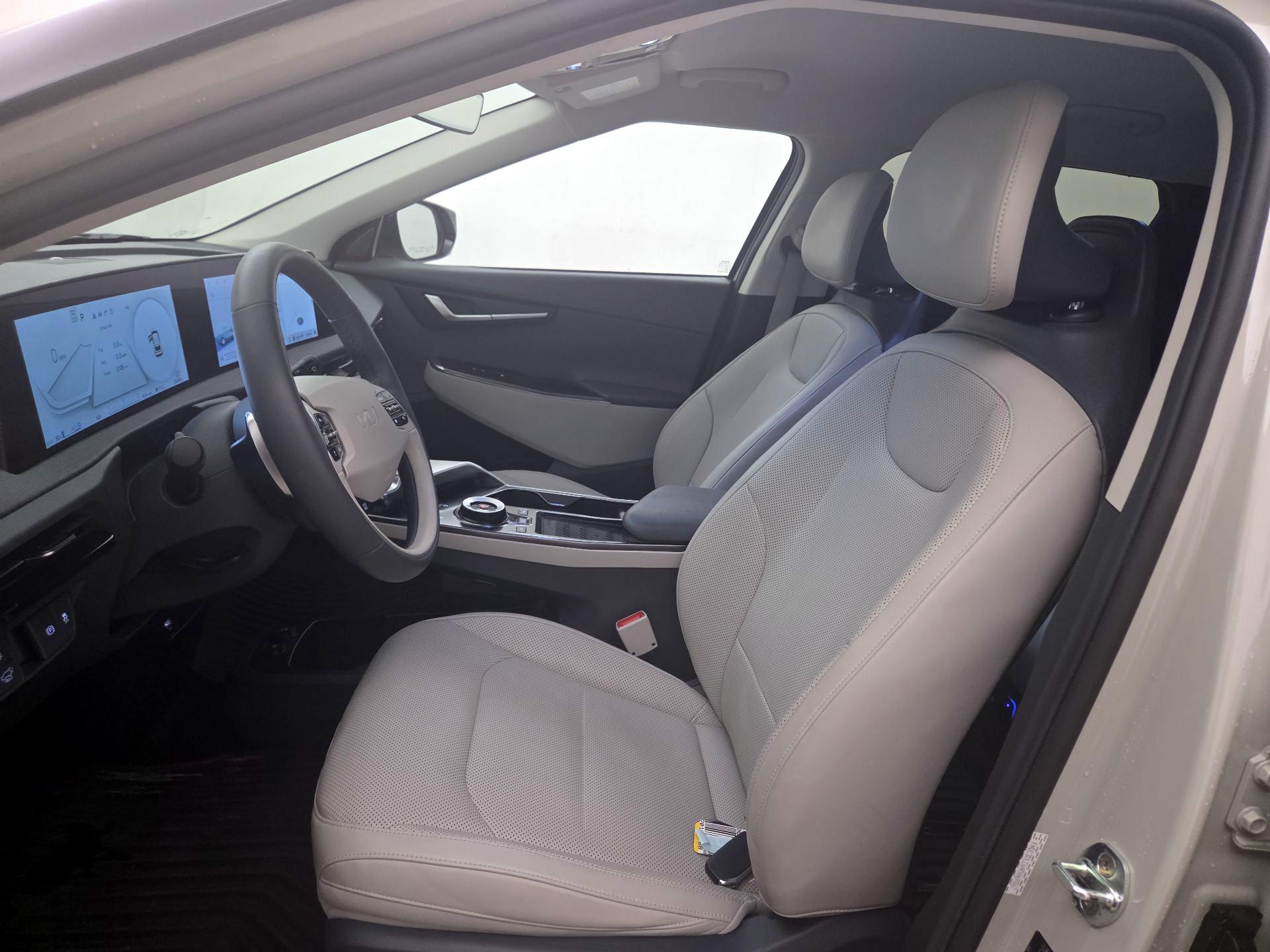 Thumbnail: 2022 Kia EV6 - 20