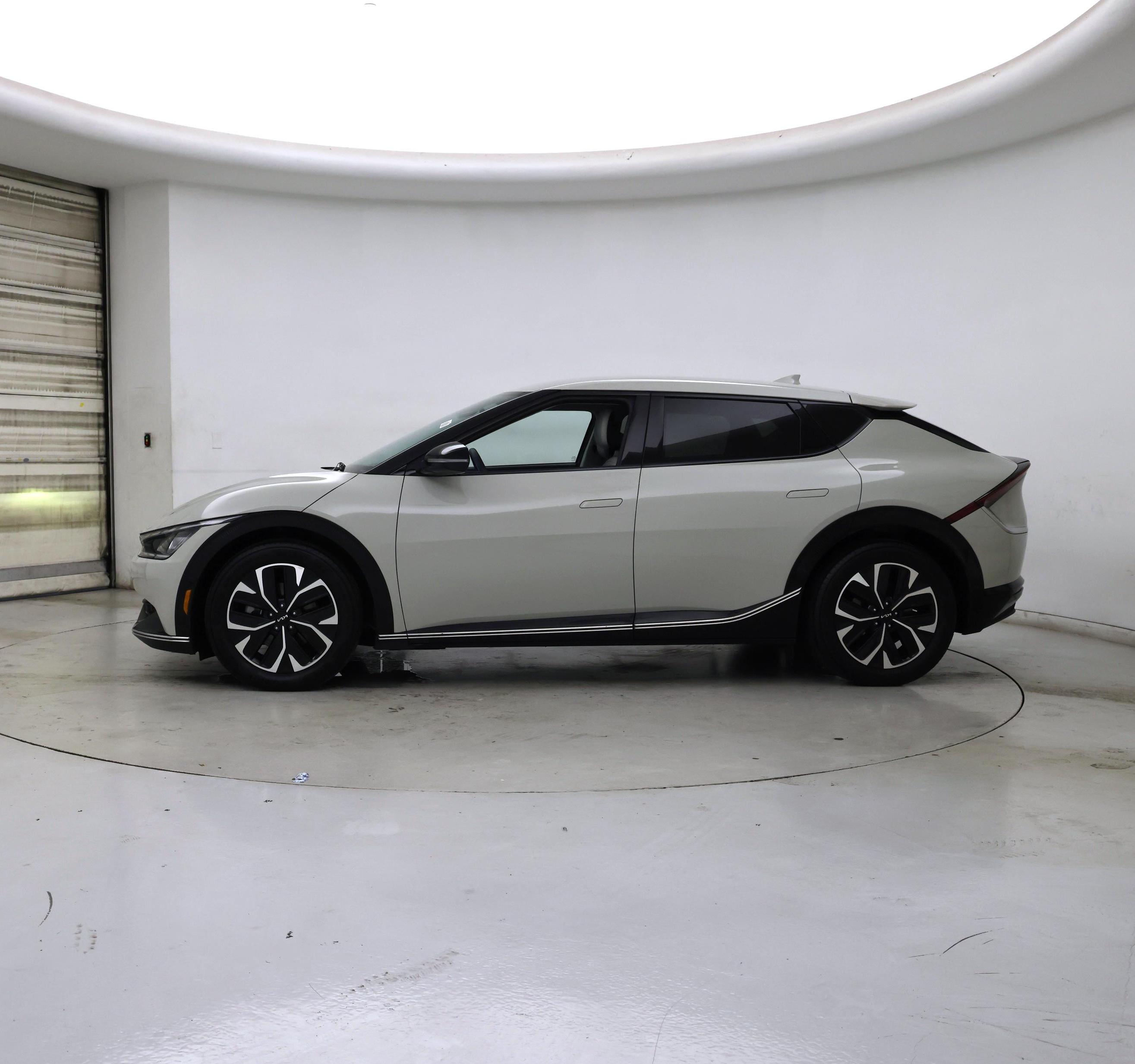 Thumbnail: 2022 Kia EV6 - 3