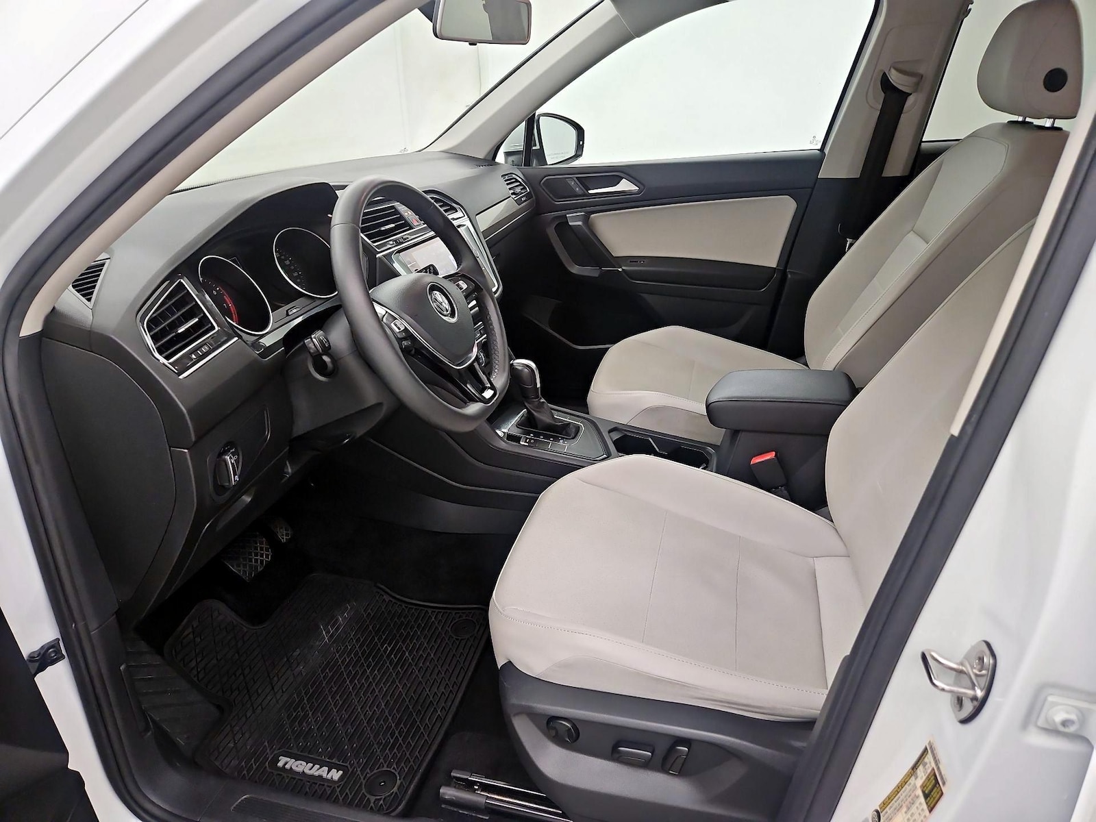 2020 Volkswagen Tiguan SE - Photo 12
