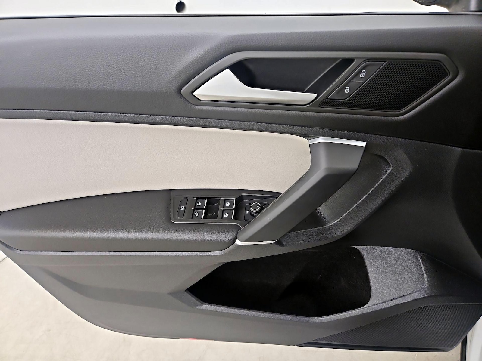 2020 Volkswagen Tiguan SE - Photo 13