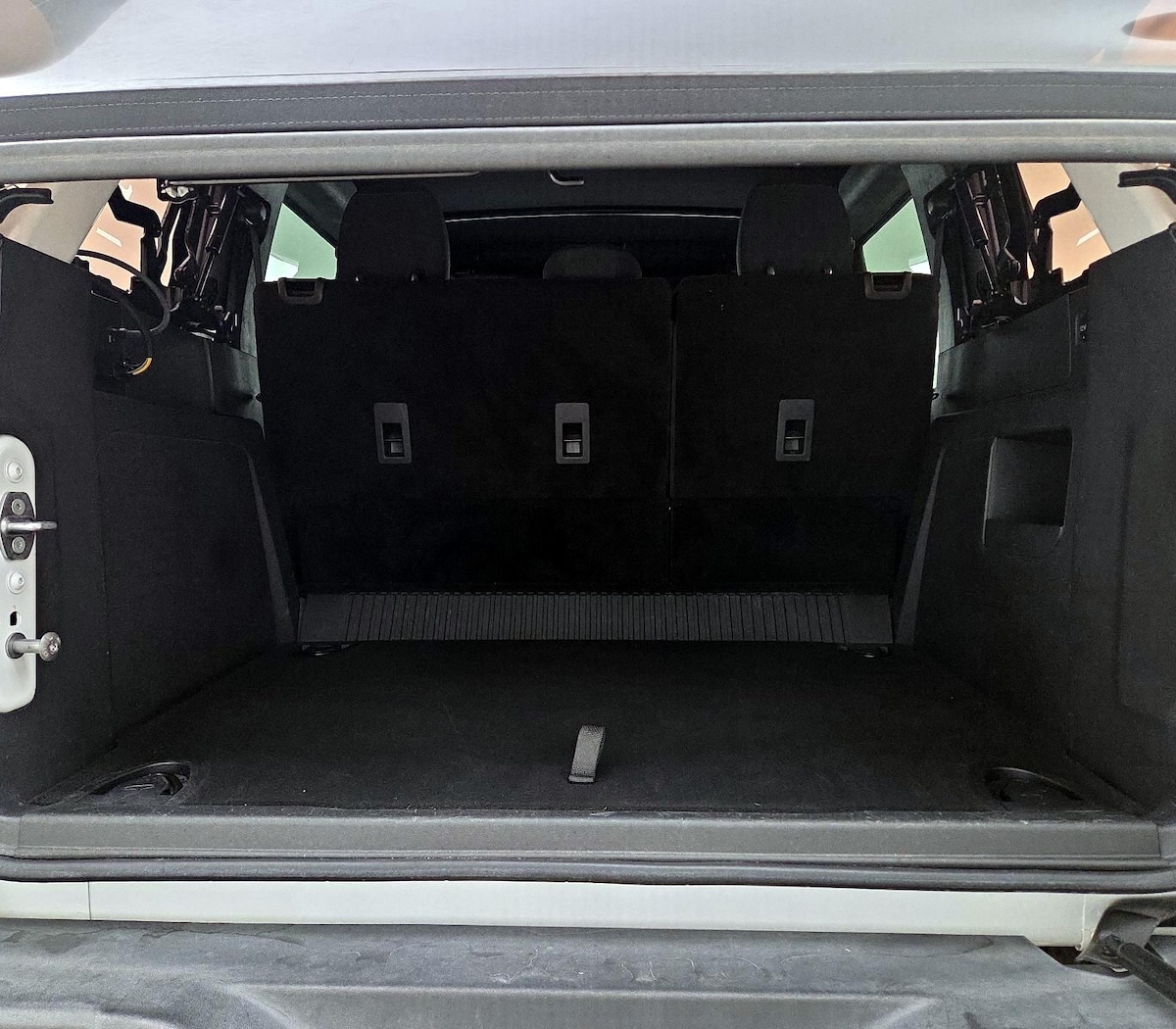 Trunk/Cargo (Seats Up)