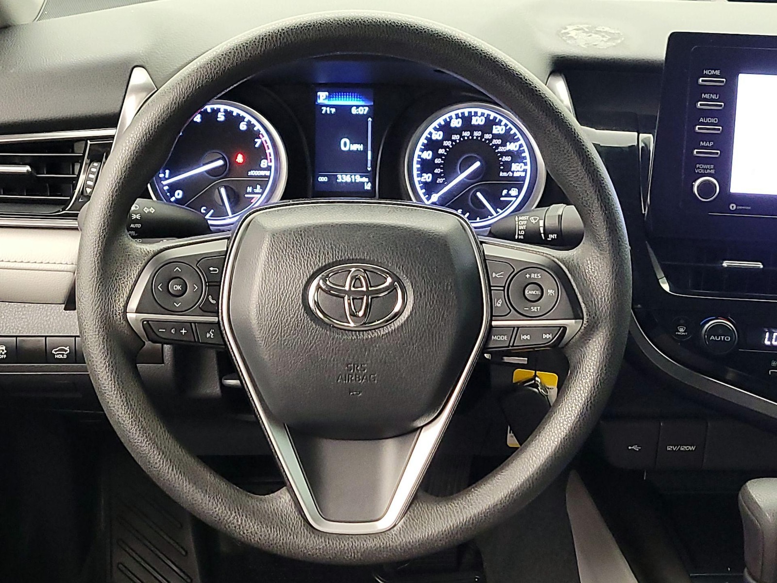 2023 Toyota Camry LE - Photo 11