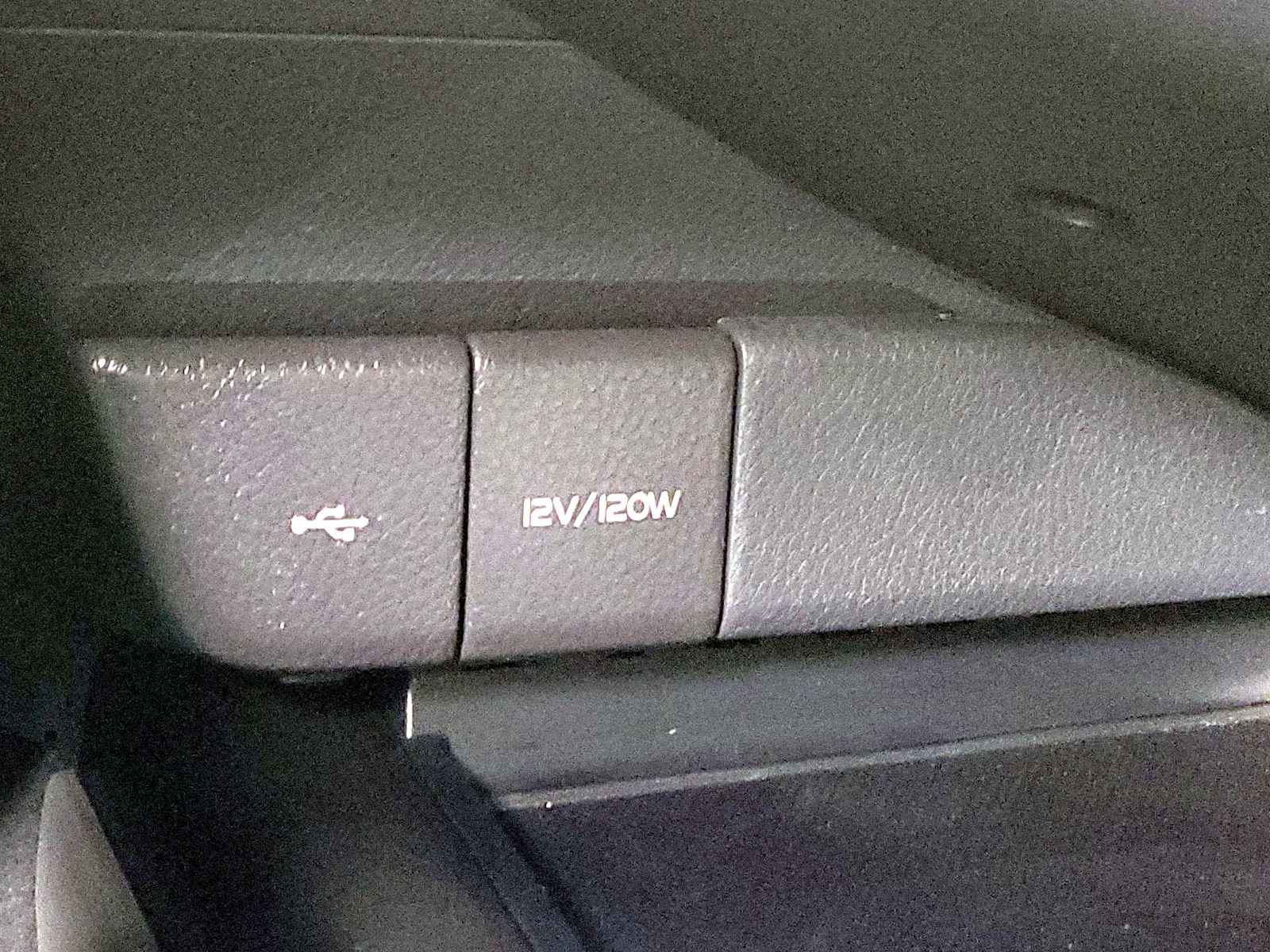 2023 Toyota Camry LE - Photo 19