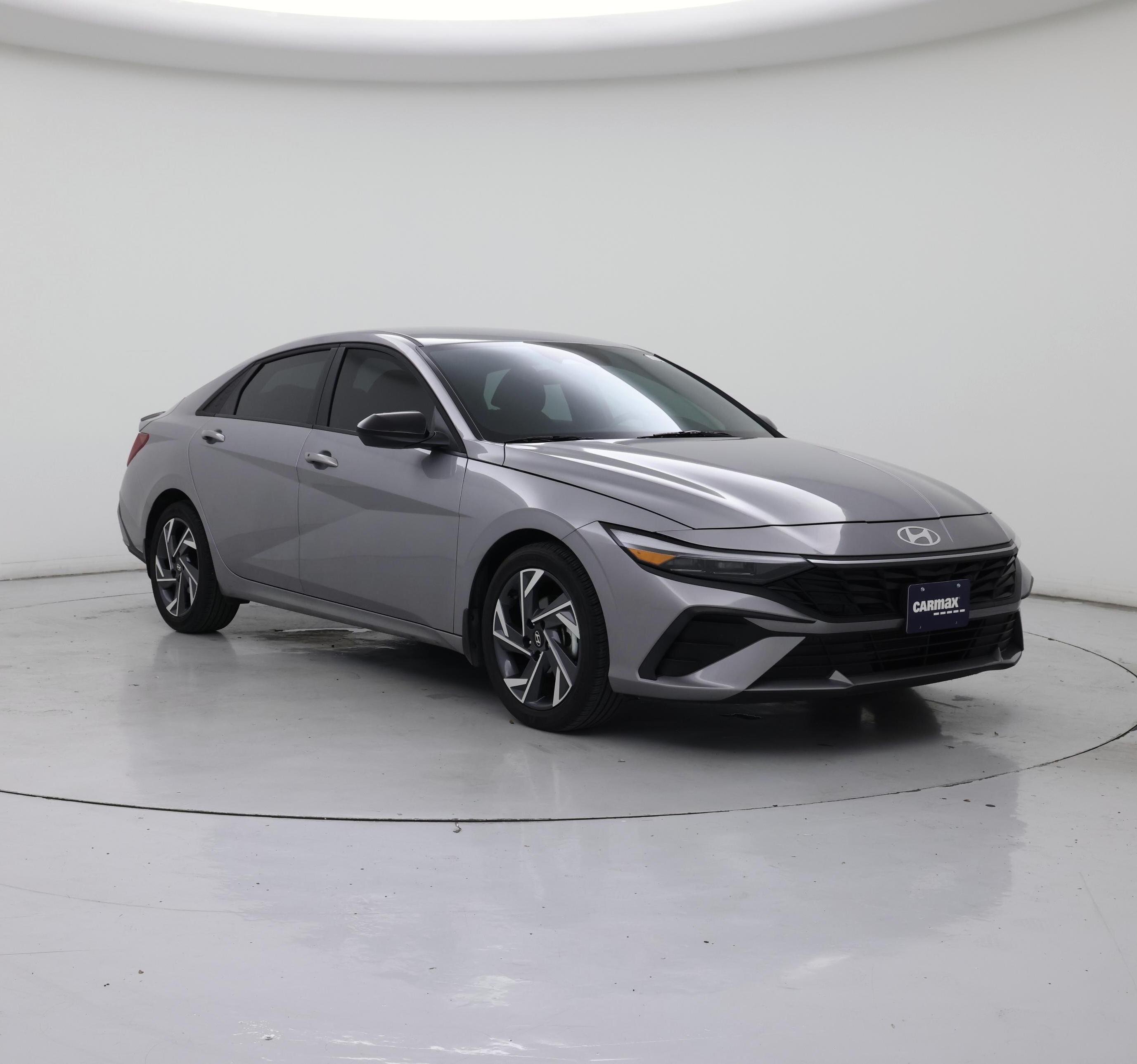 Silver 2025 Hyundai Elantra Sedan Front-Wheel Drive Automatic