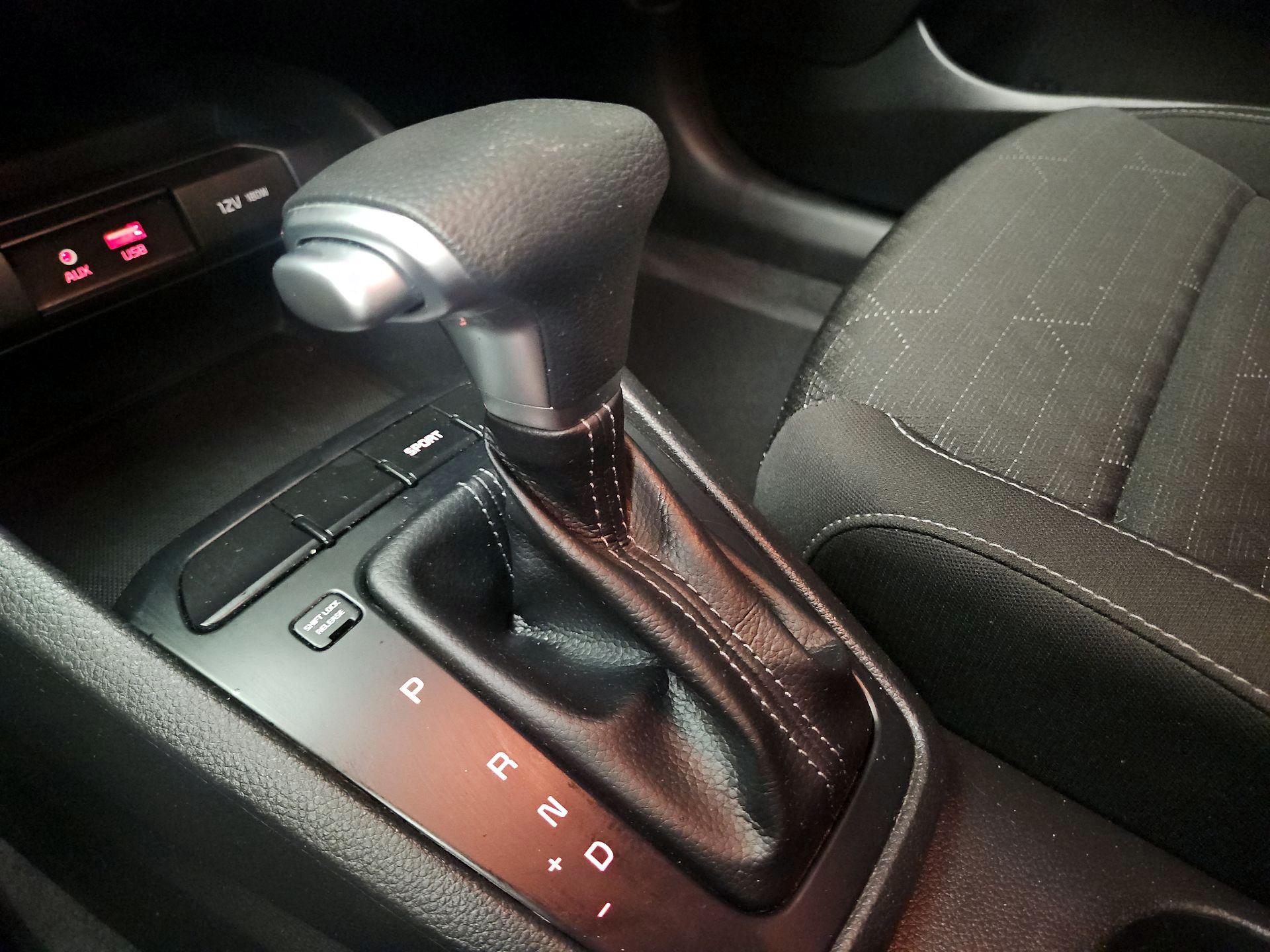 Thumbnail: 2020 Kia Rio - 17