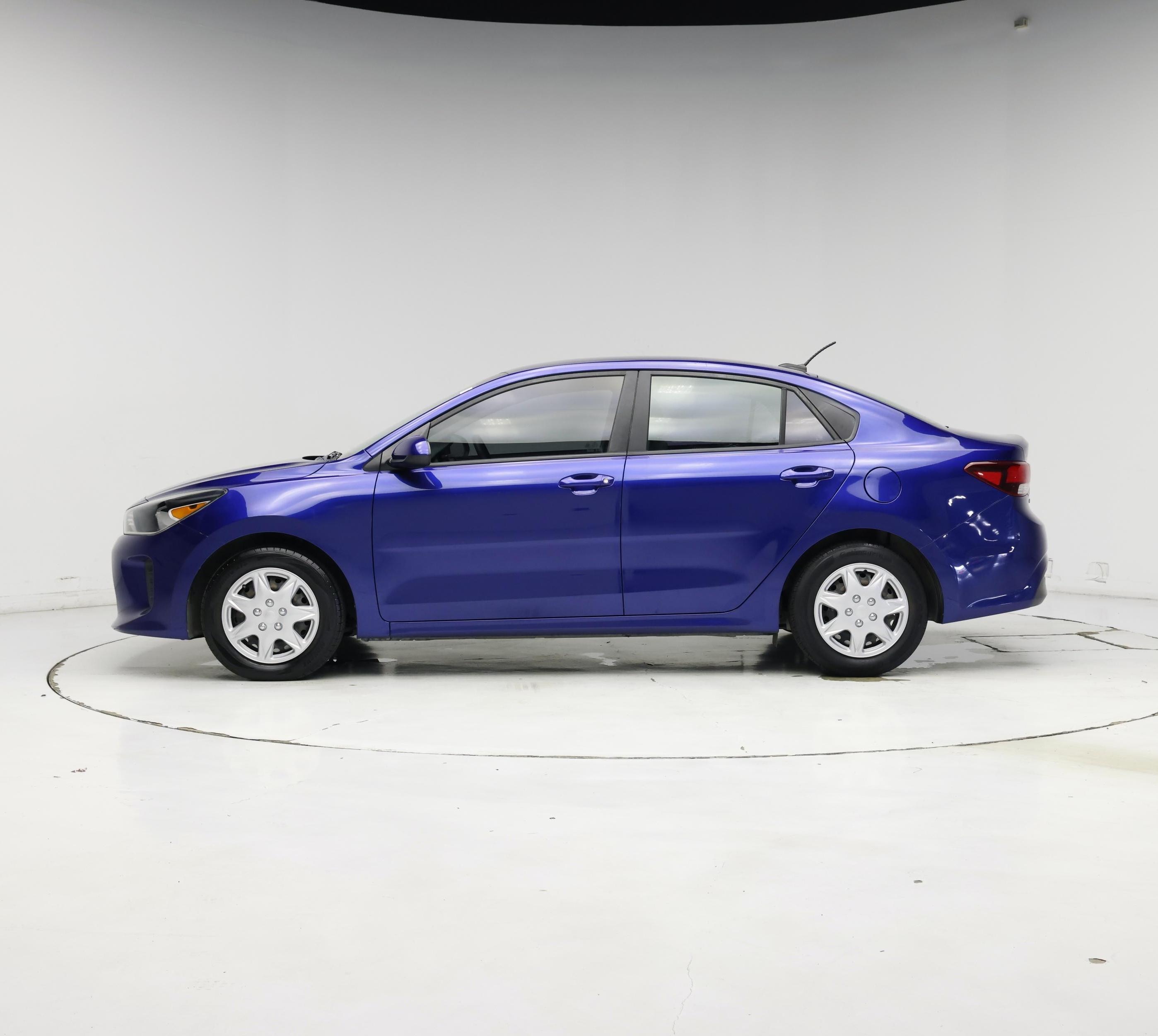 Thumbnail: 2020 Kia Rio - 3