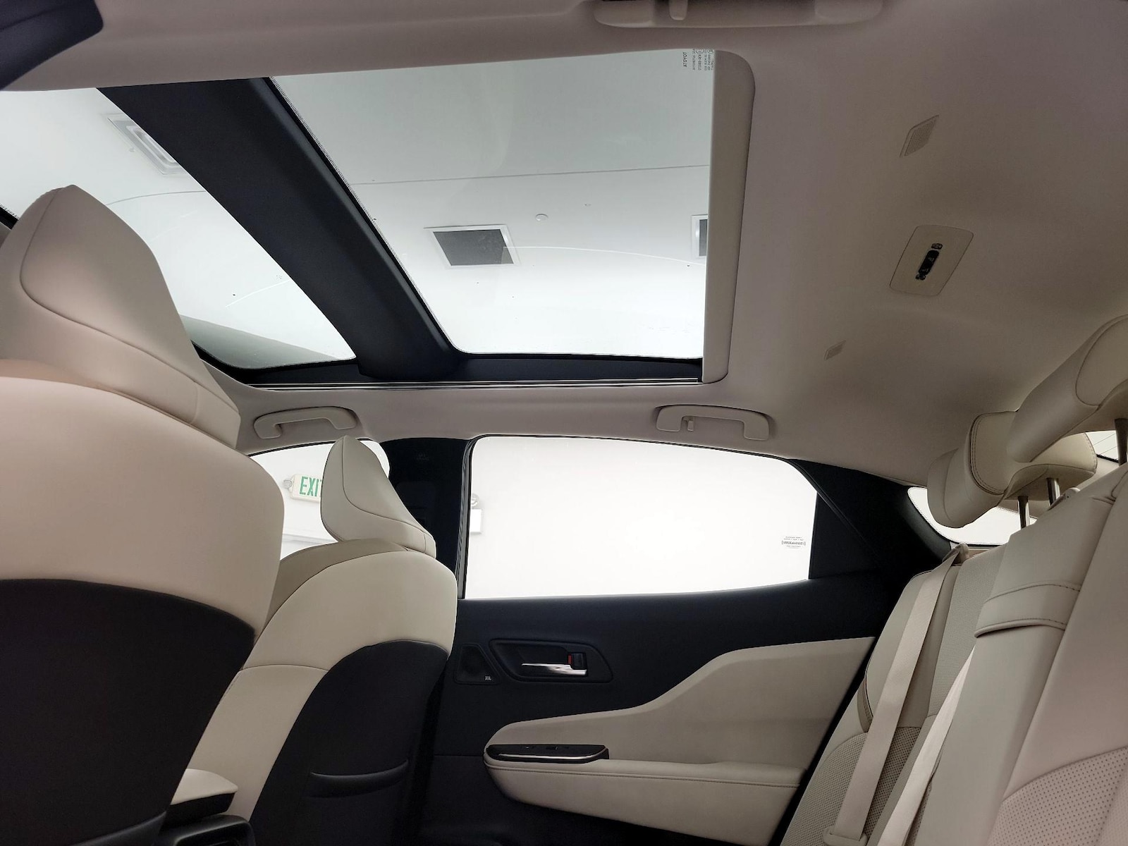 2023 Toyota Crown Limited - Photo 24