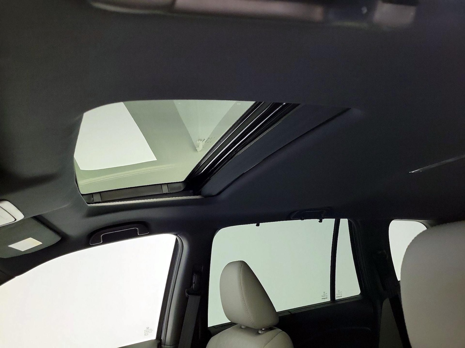 Sunroof(s) & Overhead Airbags