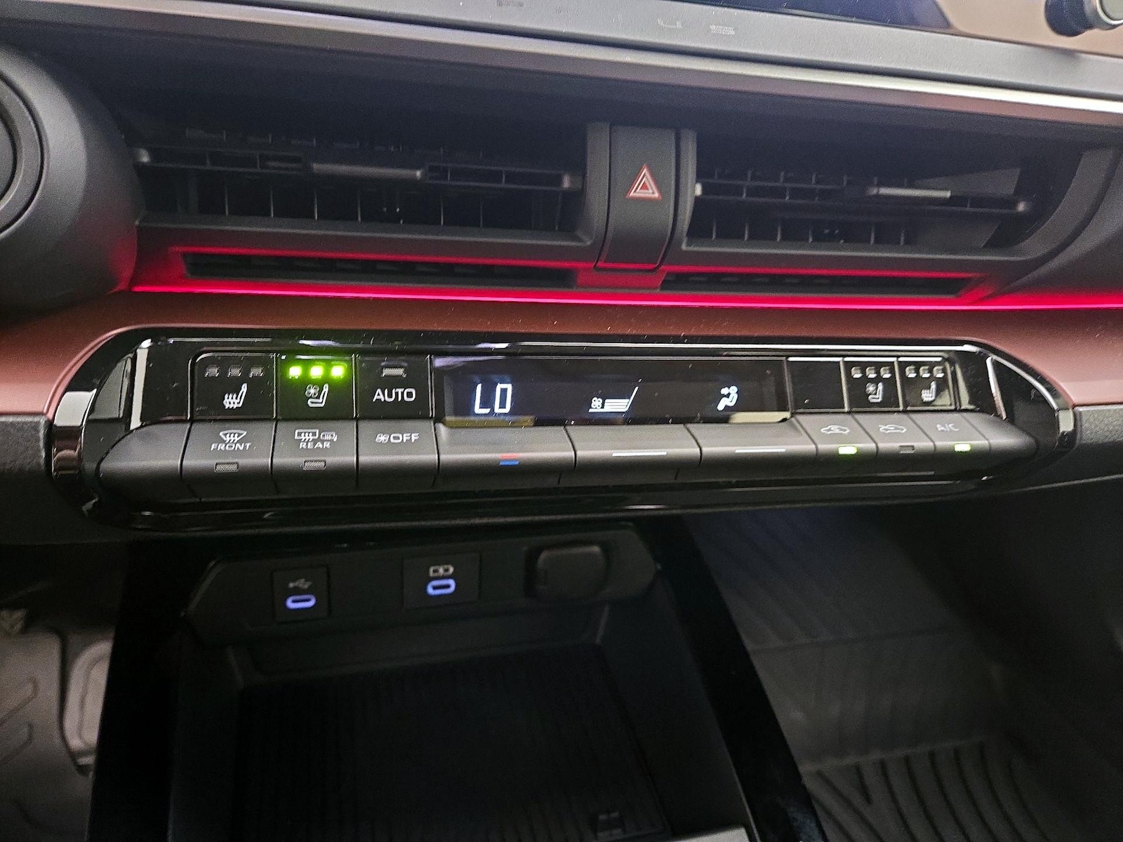 2025 Toyota Prius XSE Premium - Photo 17