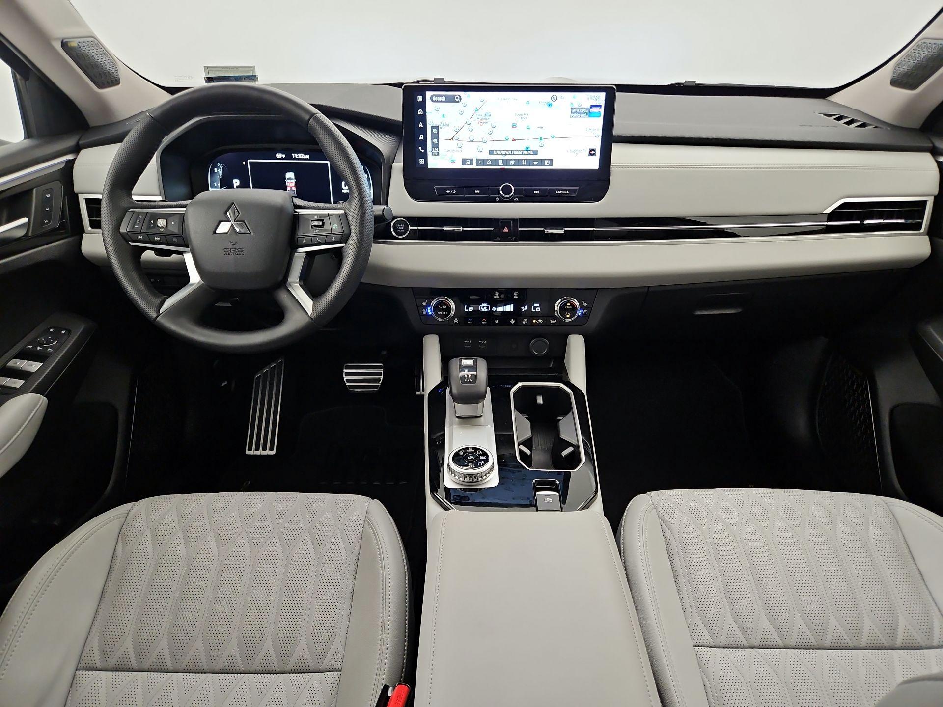 Thumbnail: 2025 Mitsubishi Outlander - 9