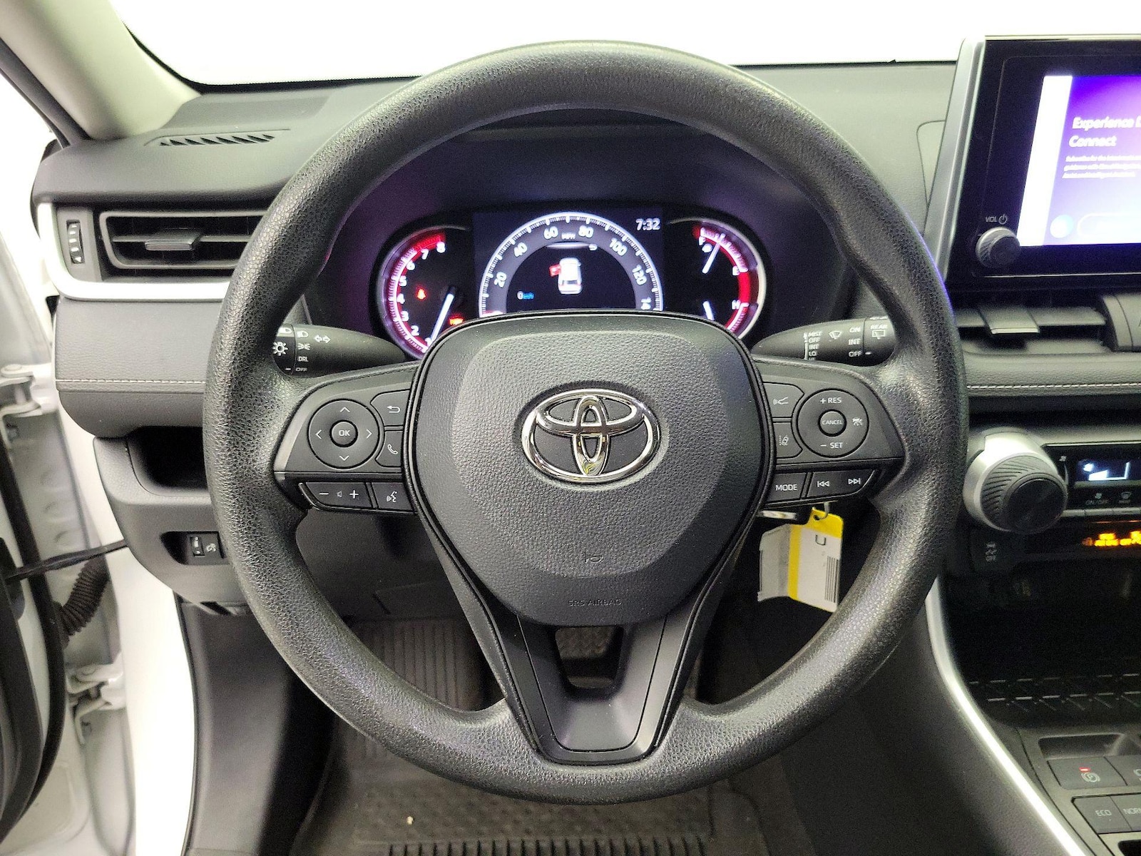 2023 Toyota RAV4 LE - Photo 11