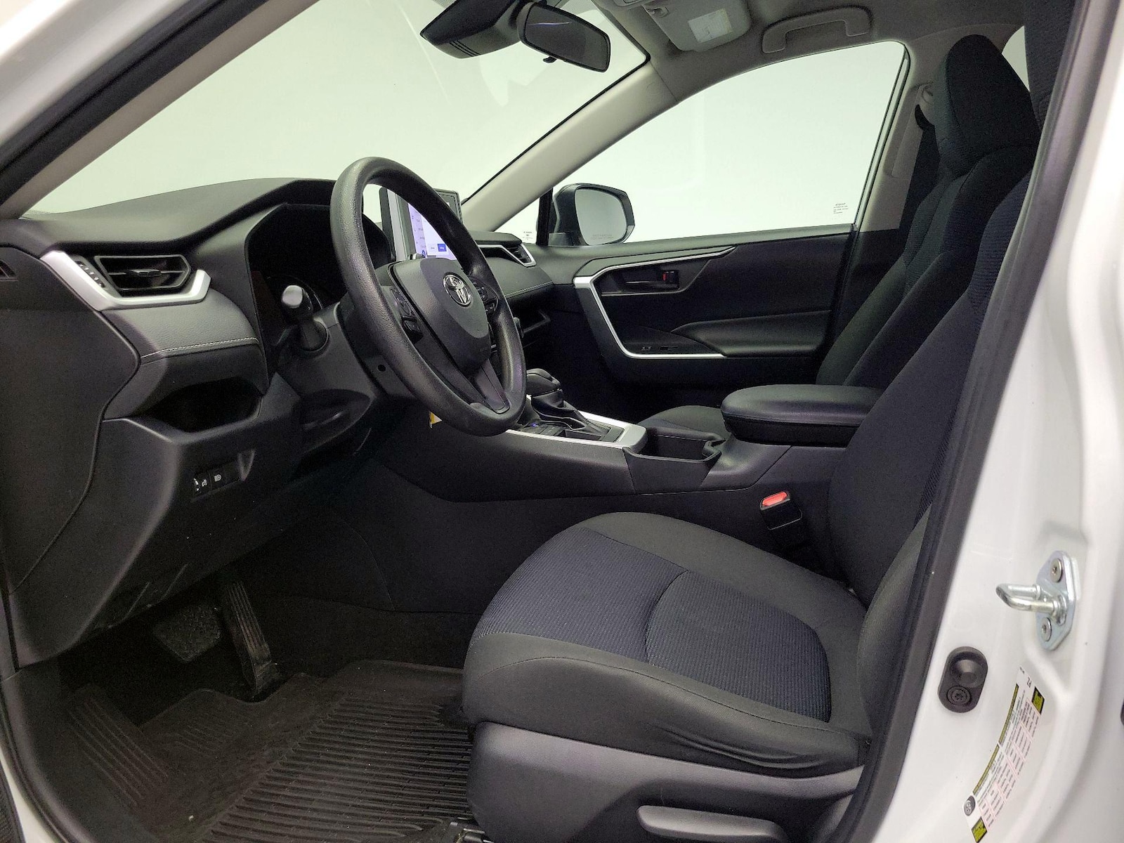2023 Toyota RAV4 LE - Photo 12