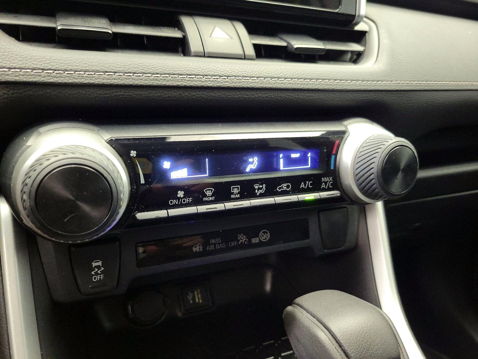 2023 Toyota RAV4 LE - Photo 17