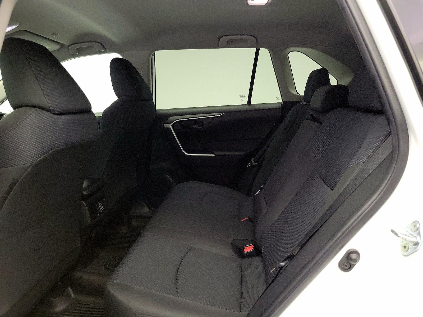 2023 Toyota RAV4 LE - Photo 20